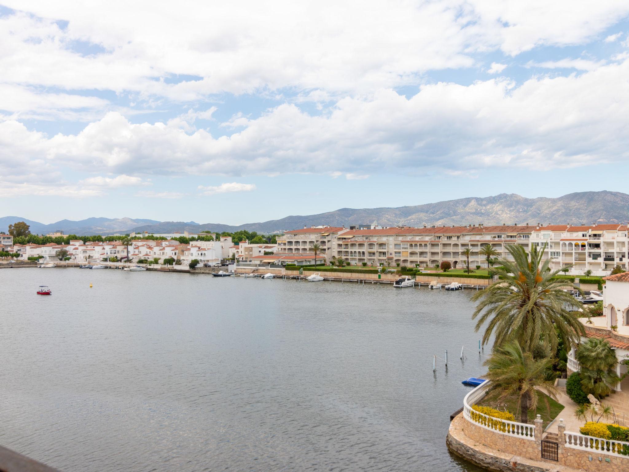 Photo 15 - 1 bedroom Apartment in Castelló d'Empúries with swimming pool and sea view