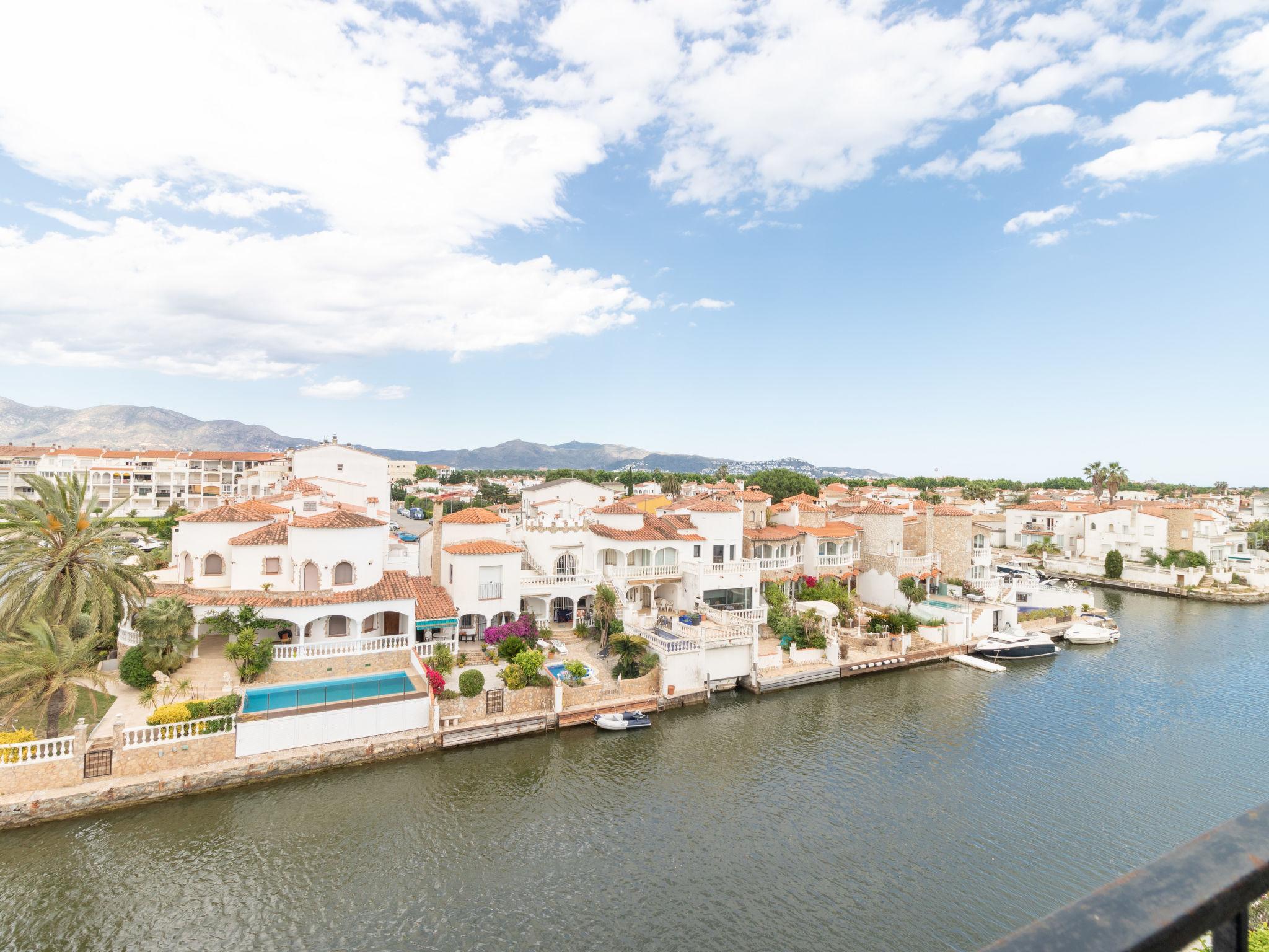 Photo 14 - 1 bedroom Apartment in Castelló d'Empúries with swimming pool and sea view