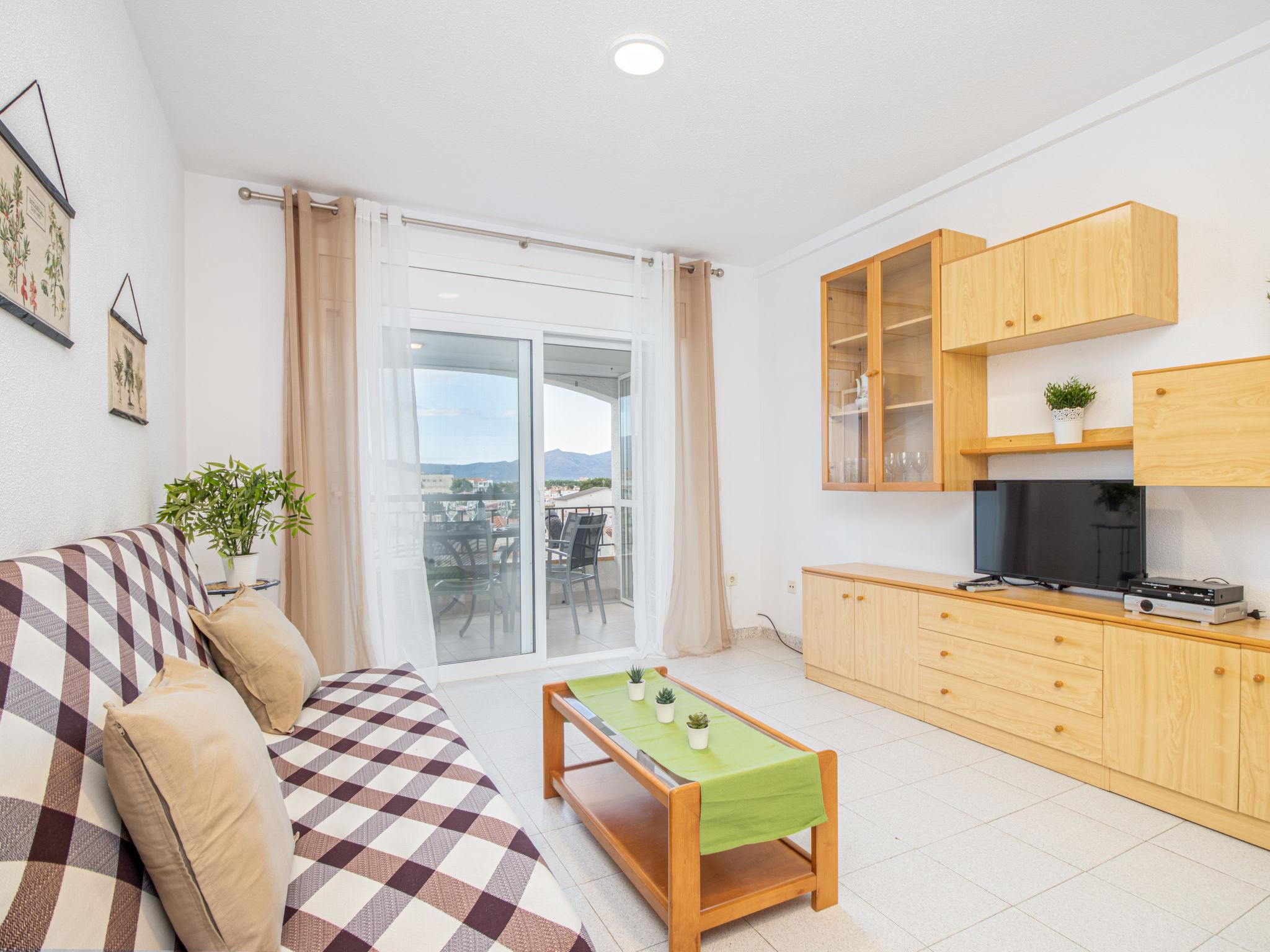 Photo 2 - 1 bedroom Apartment in Castelló d'Empúries with swimming pool and garden