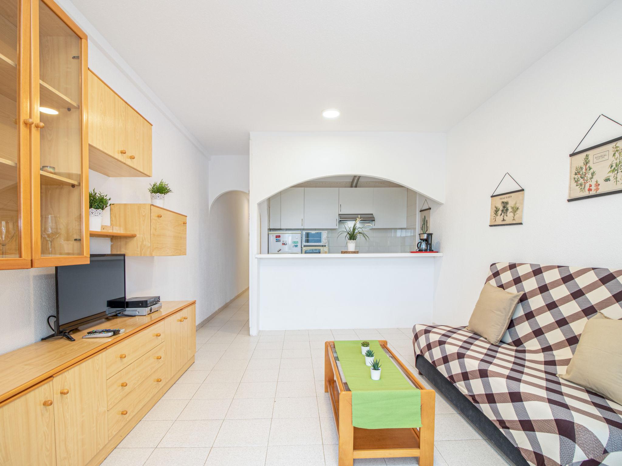 Foto 8 - Appartamento con 1 camera da letto a Castelló d'Empúries con piscina e vista mare