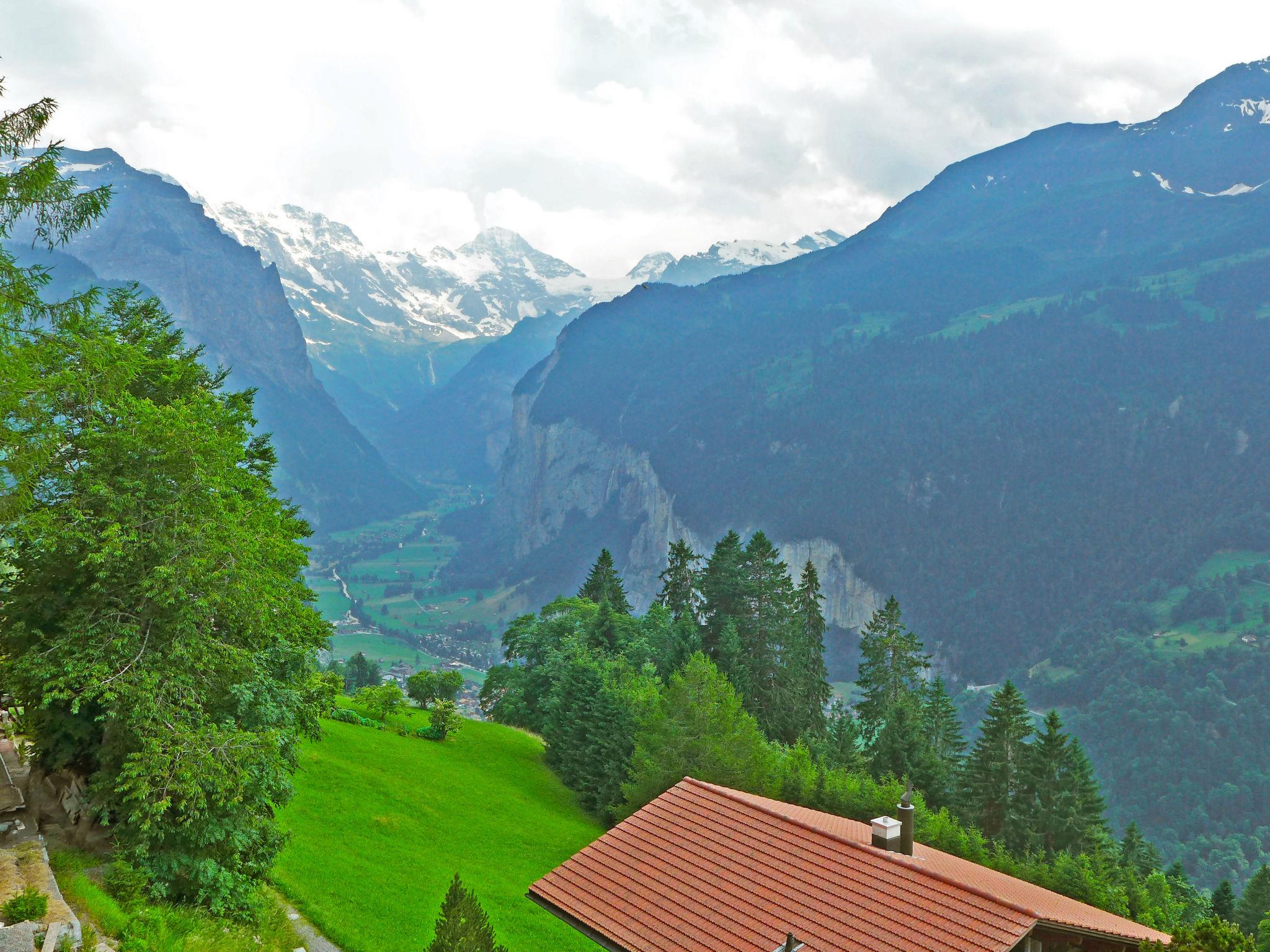 Foto 20 - Appartamento con 3 camere da letto a Lauterbrunnen con vista sulle montagne