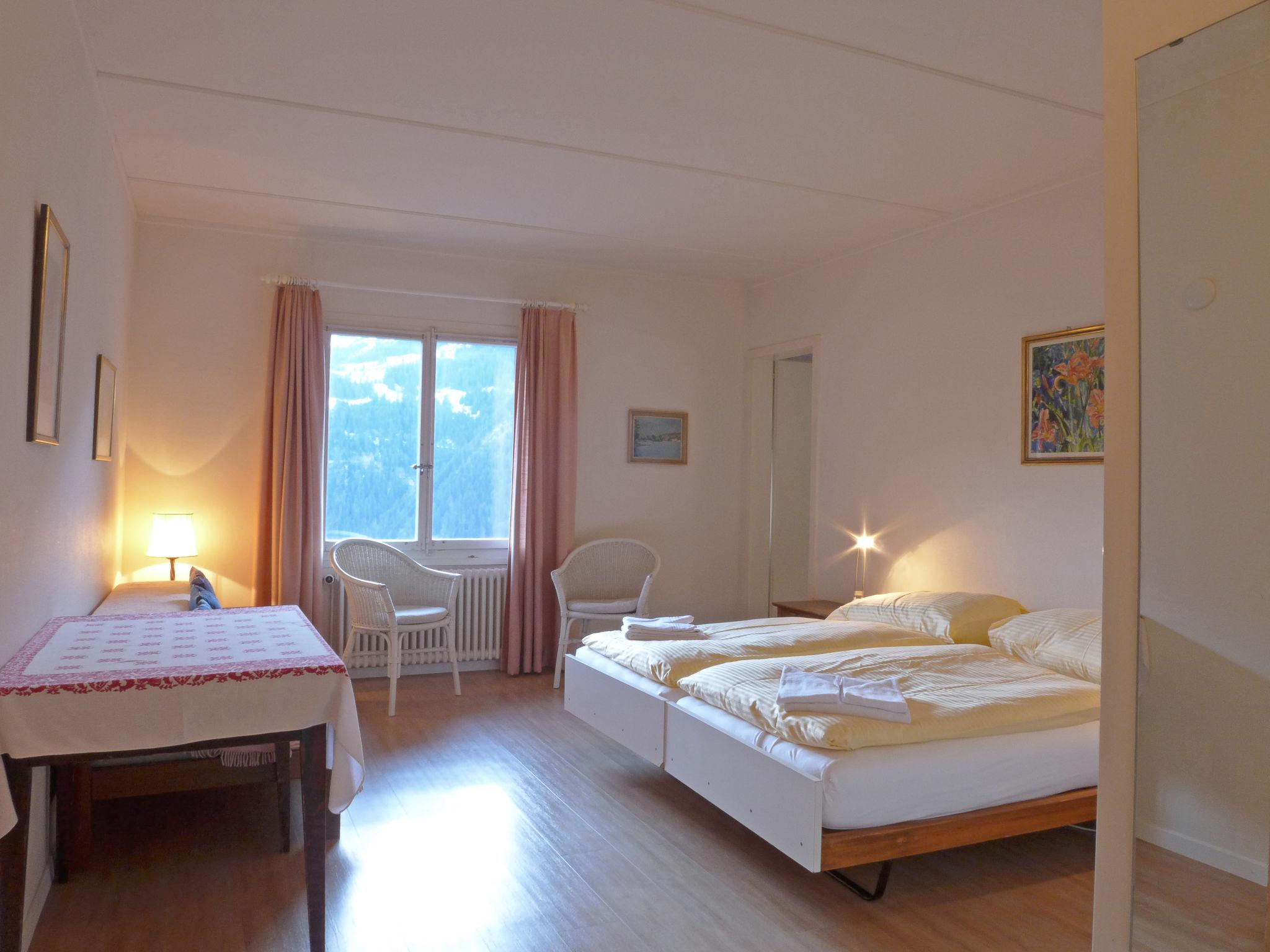 Photo 3 - Appartement de 3 chambres à Lauterbrunnen avec vues sur la montagne