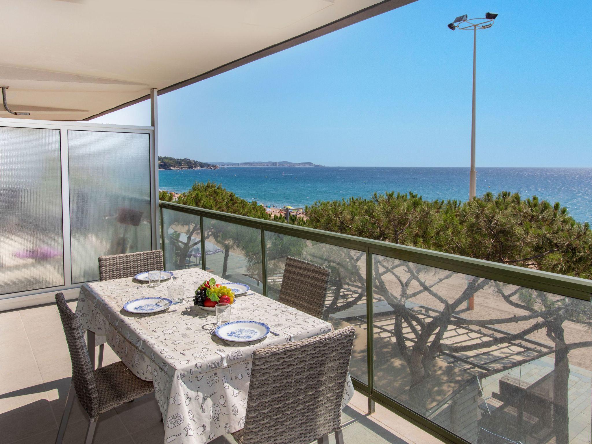 Foto 2 - Apartamento de 3 habitaciones en Castell-Platja d'Aro con terraza y vistas al mar