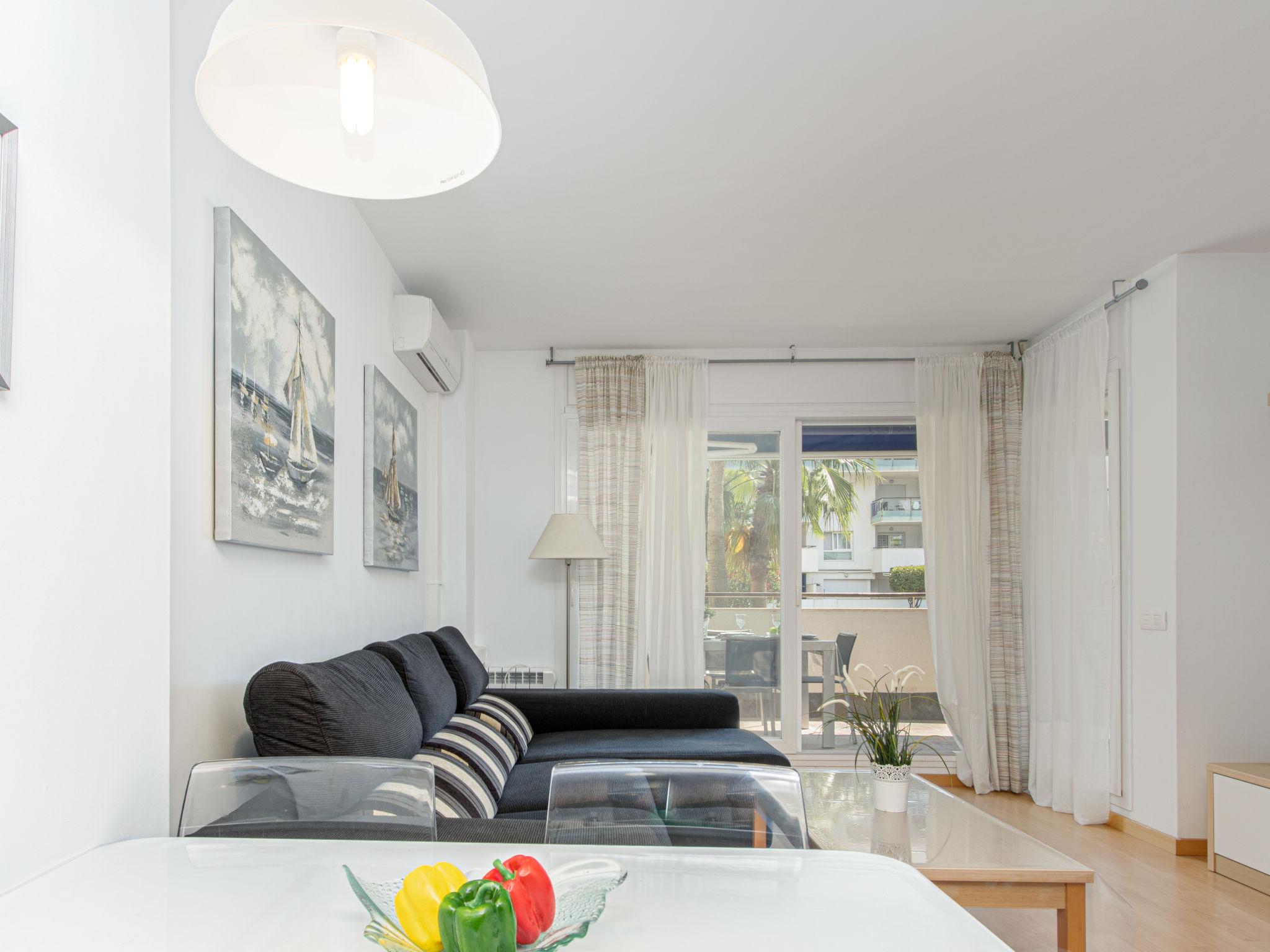 Foto 10 - Appartamento con 1 camera da letto a Roses con piscina e vista mare