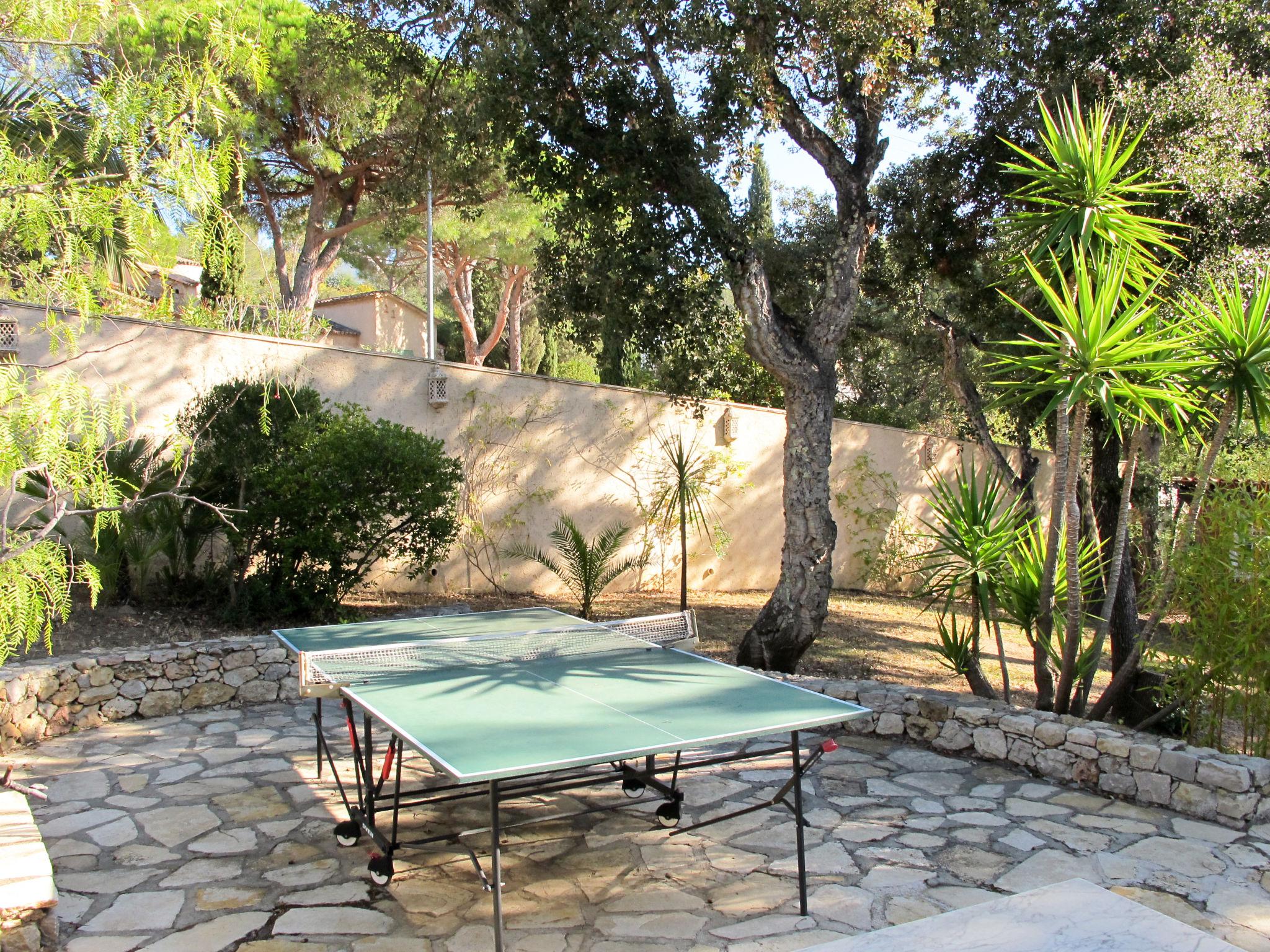 Foto 16 - Haus mit 2 Schlafzimmern in Roquebrune-sur-Argens mit privater pool und garten