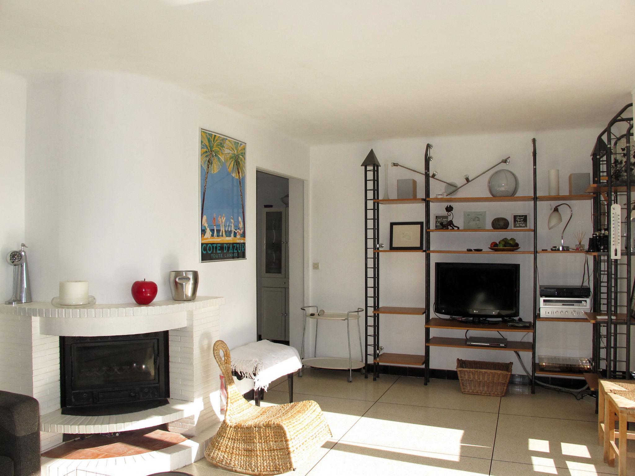 Photo 6 - 2 bedroom House in Roquebrune-sur-Argens with private pool and garden