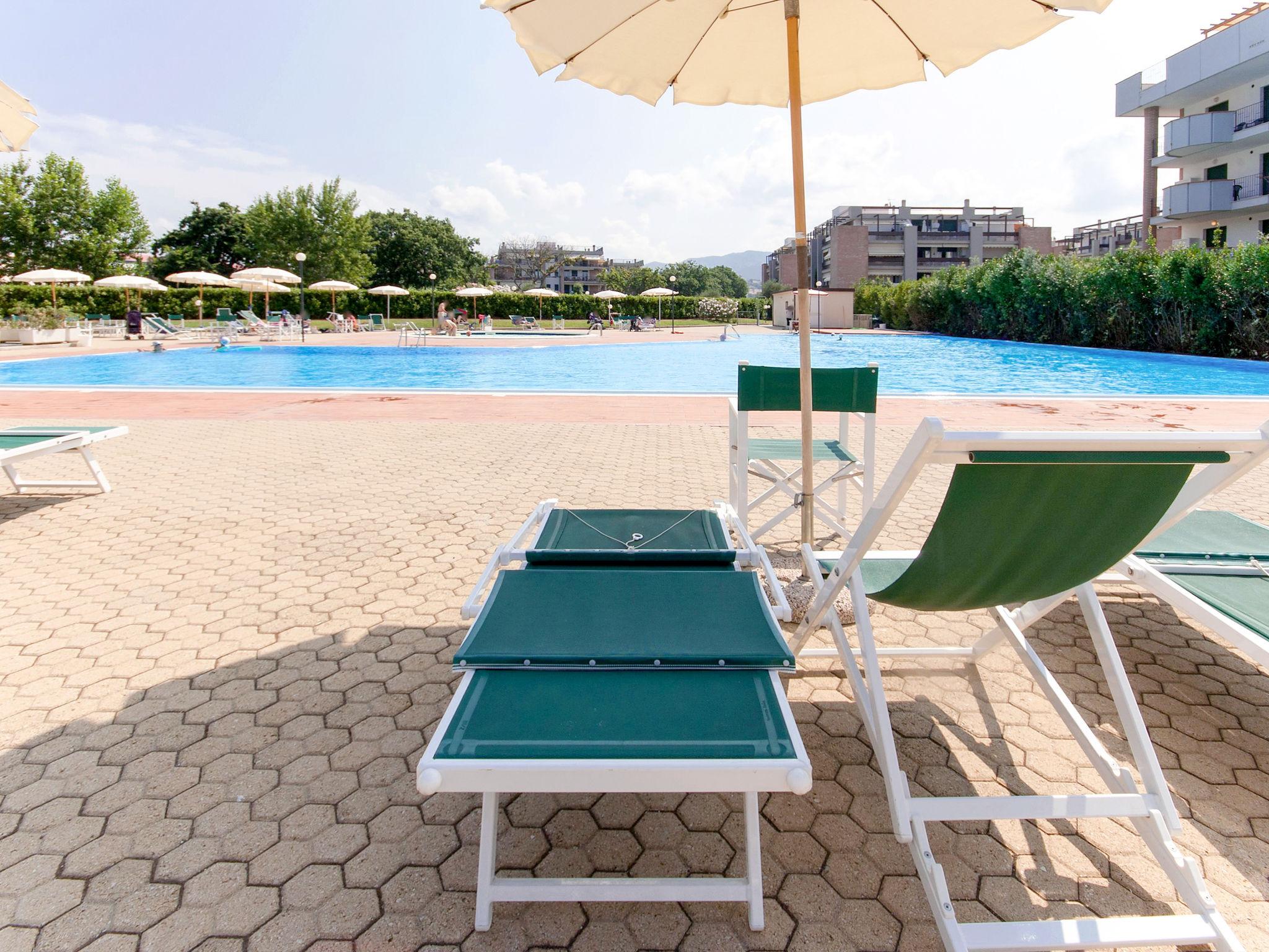 Foto 4 - Appartamento con 1 camera da letto a San Vincenzo con piscina e giardino