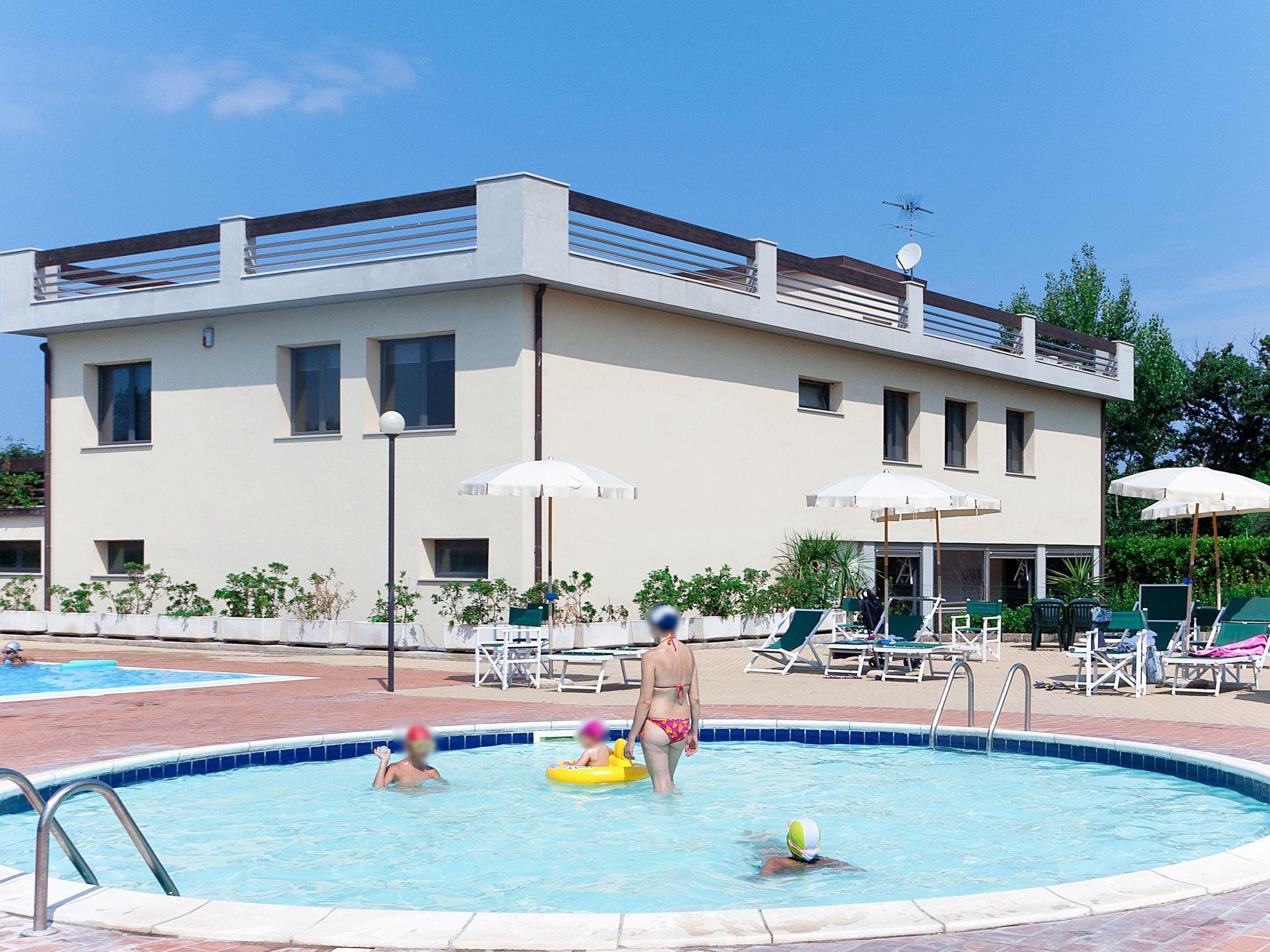 Photo 17 - Appartement de 2 chambres à San Vincenzo avec piscine et vues à la mer