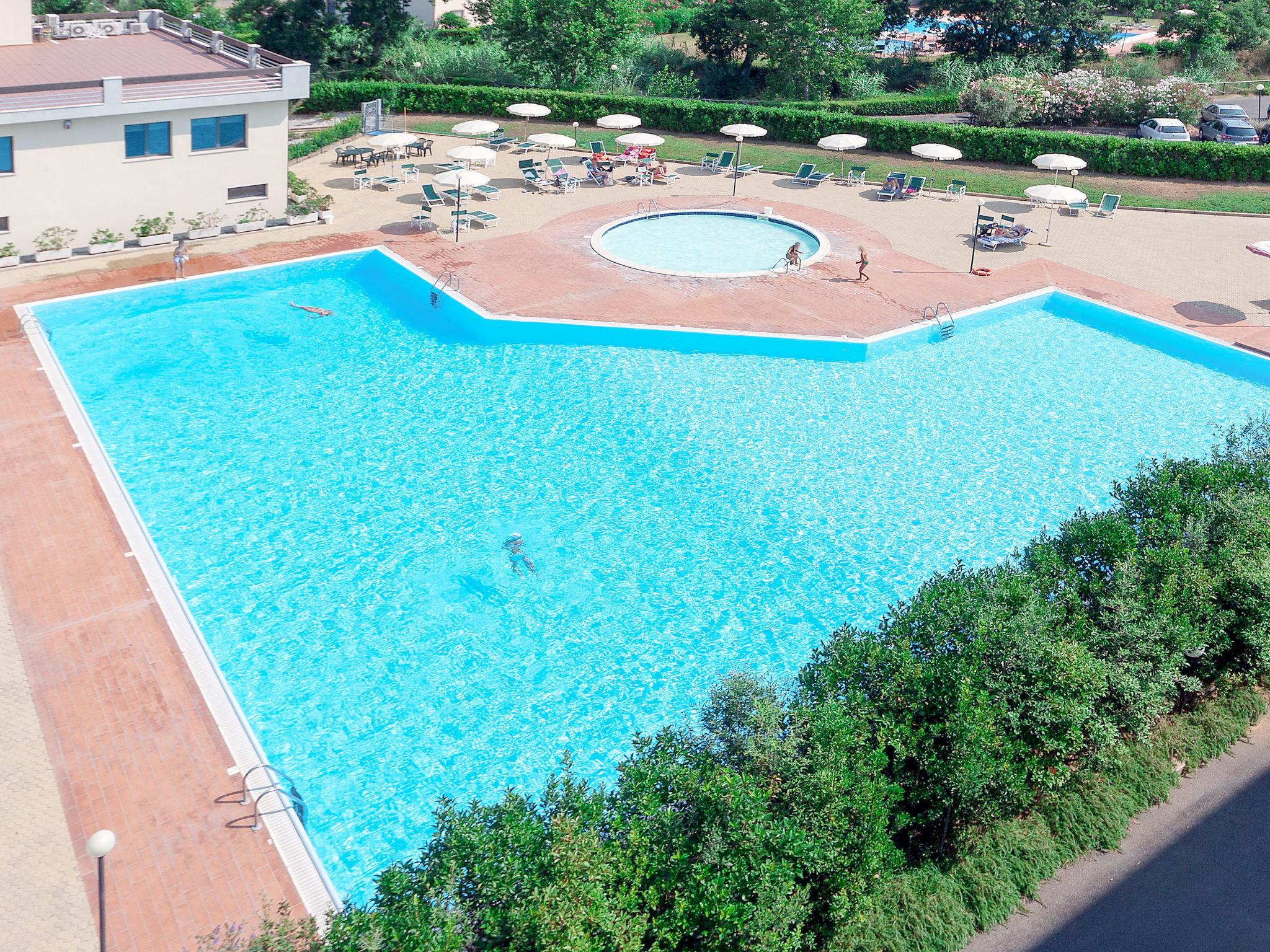 Foto 2 - Apartamento de 1 quarto em San Vincenzo com piscina e vistas do mar