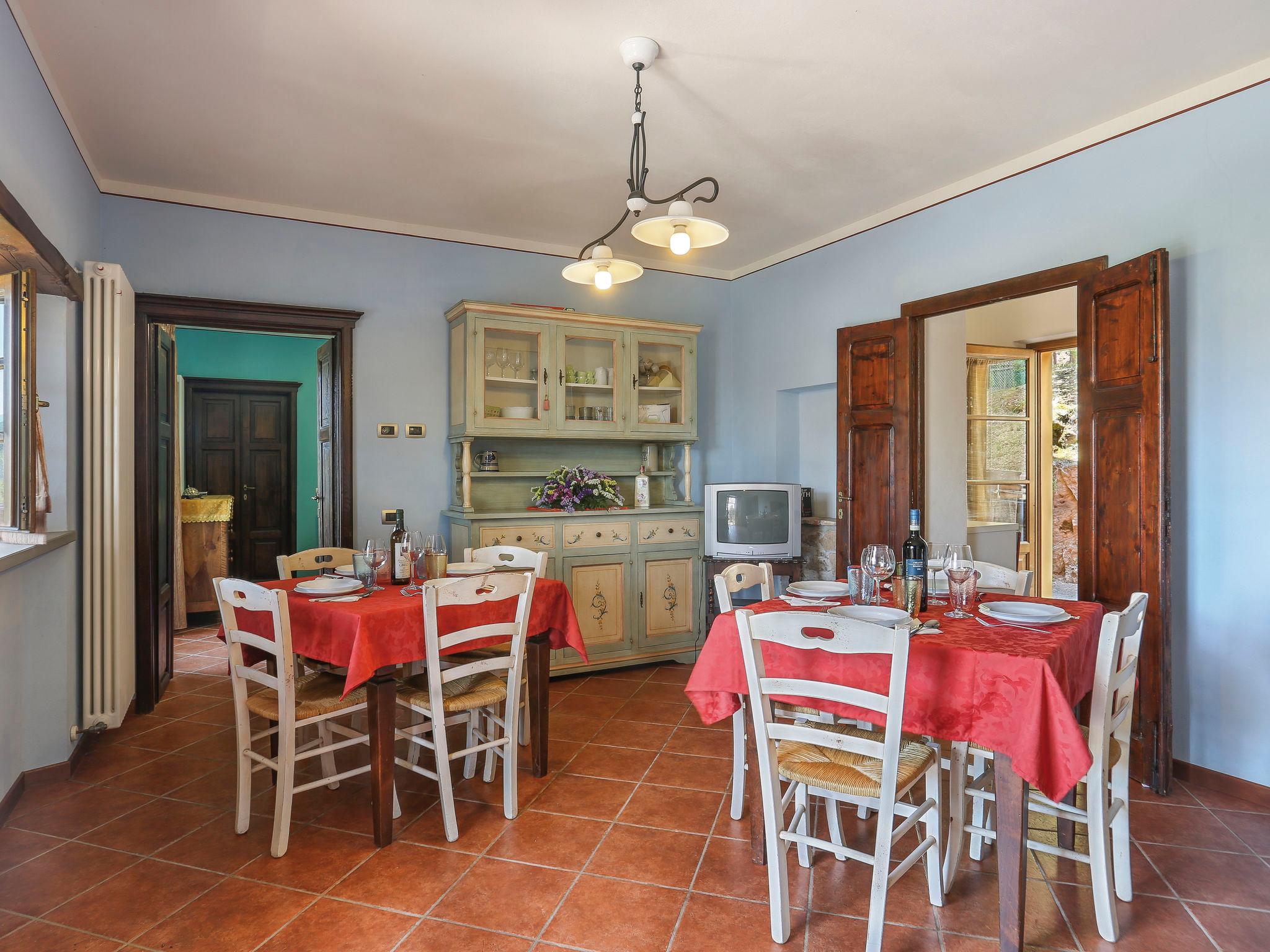 Photo 8 - 4 bedroom House in Molazzana with private pool and garden