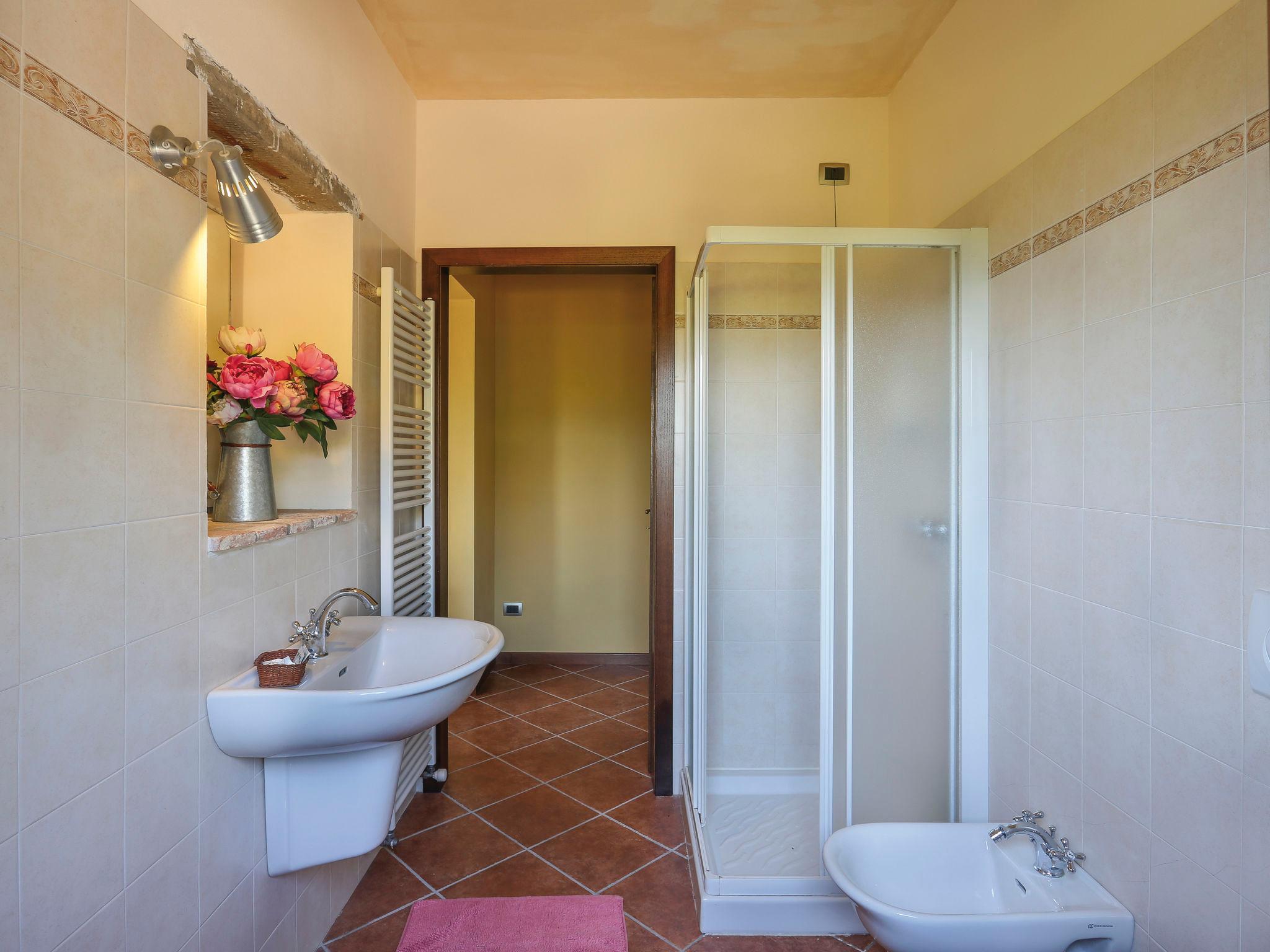 Foto 19 - Casa con 4 camere da letto a Molazzana con piscina privata e giardino