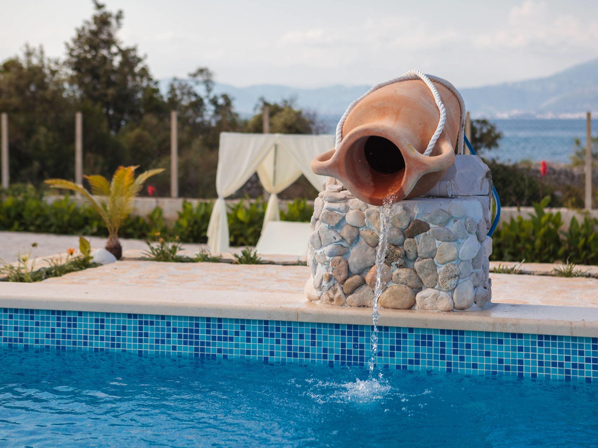 Photo 48 - Maison de 4 chambres à Supetar avec piscine privée et vues à la mer