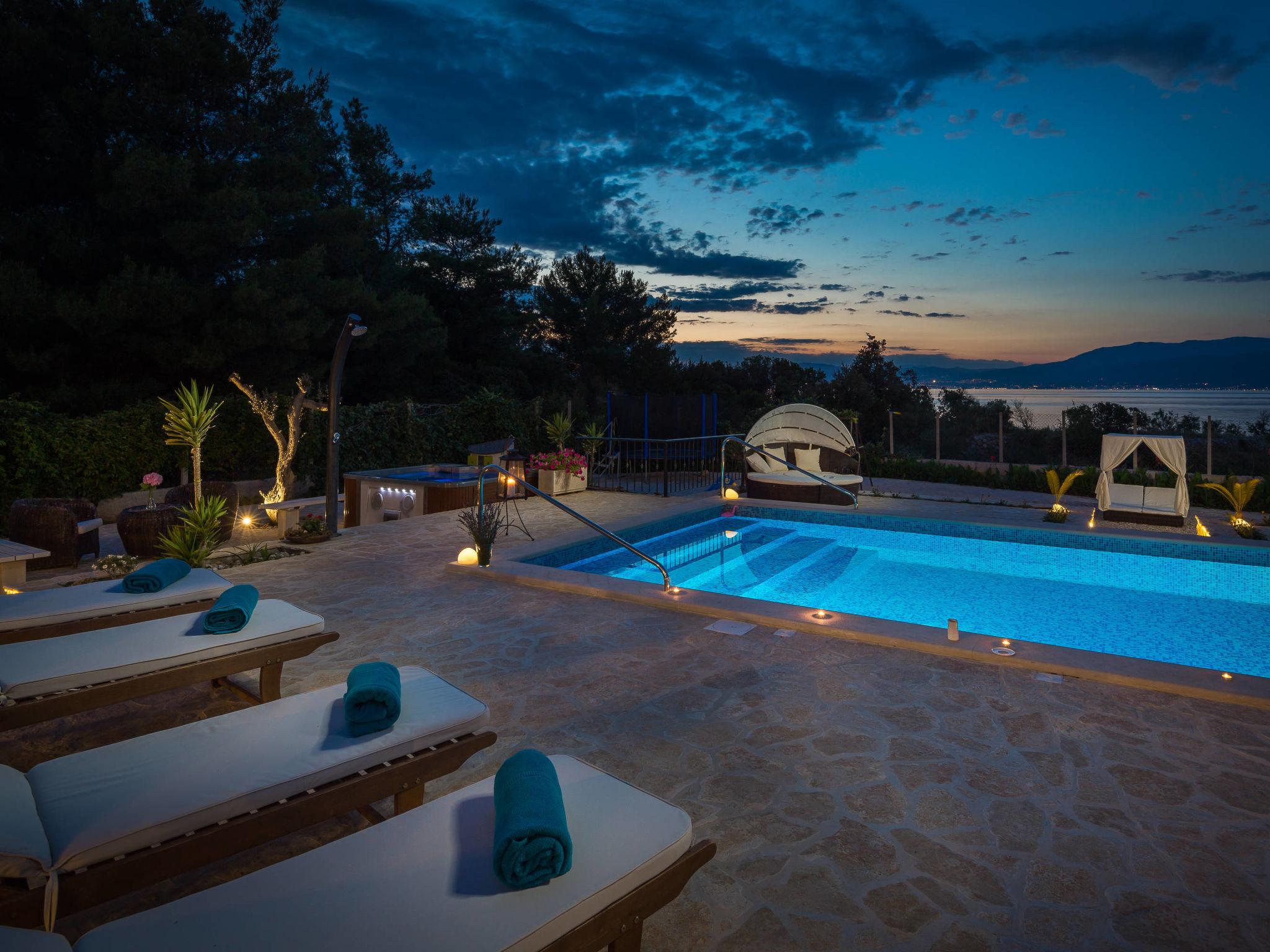 Foto 29 - Casa de 4 quartos em Supetar com piscina privada e vistas do mar