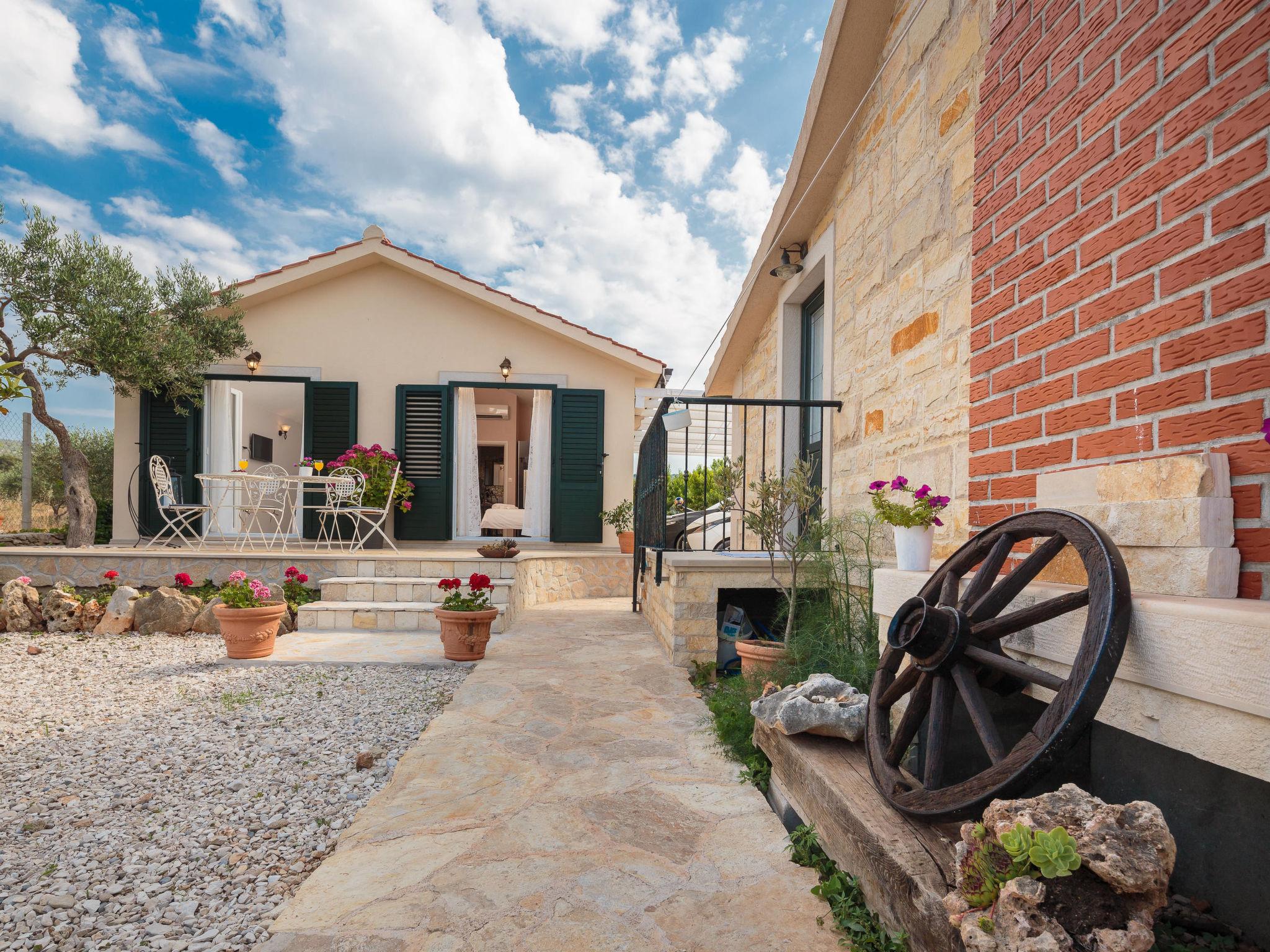 Foto 57 - Casa con 4 camere da letto a Supetar con piscina privata e giardino