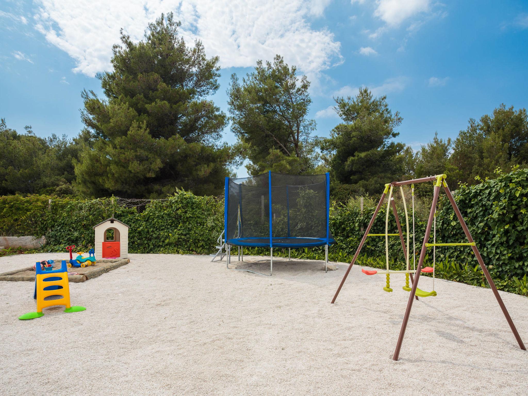 Foto 52 - Casa con 4 camere da letto a Supetar con piscina privata e giardino