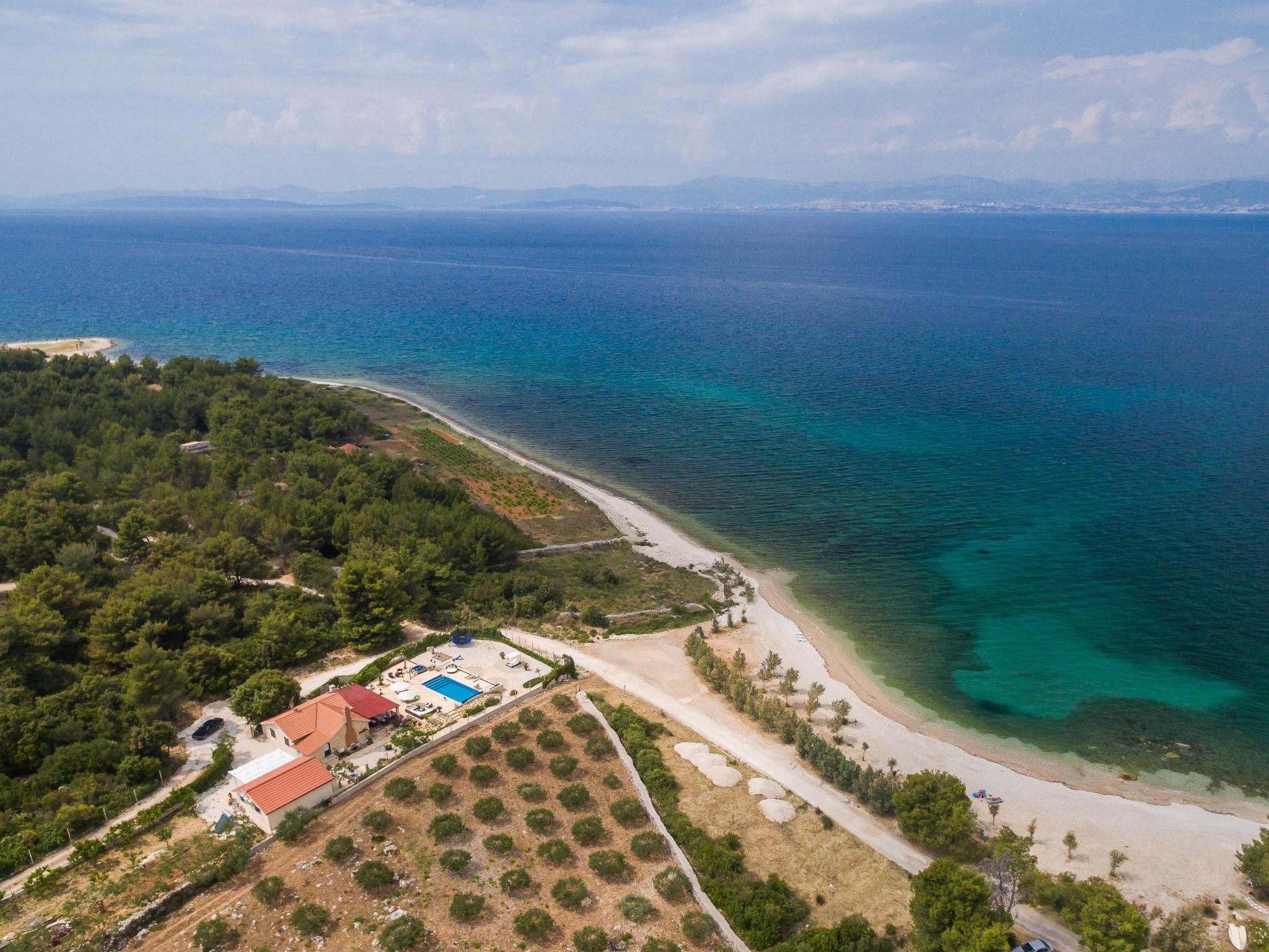 Foto 2 - Casa de 4 habitaciones en Supetar con piscina privada y vistas al mar