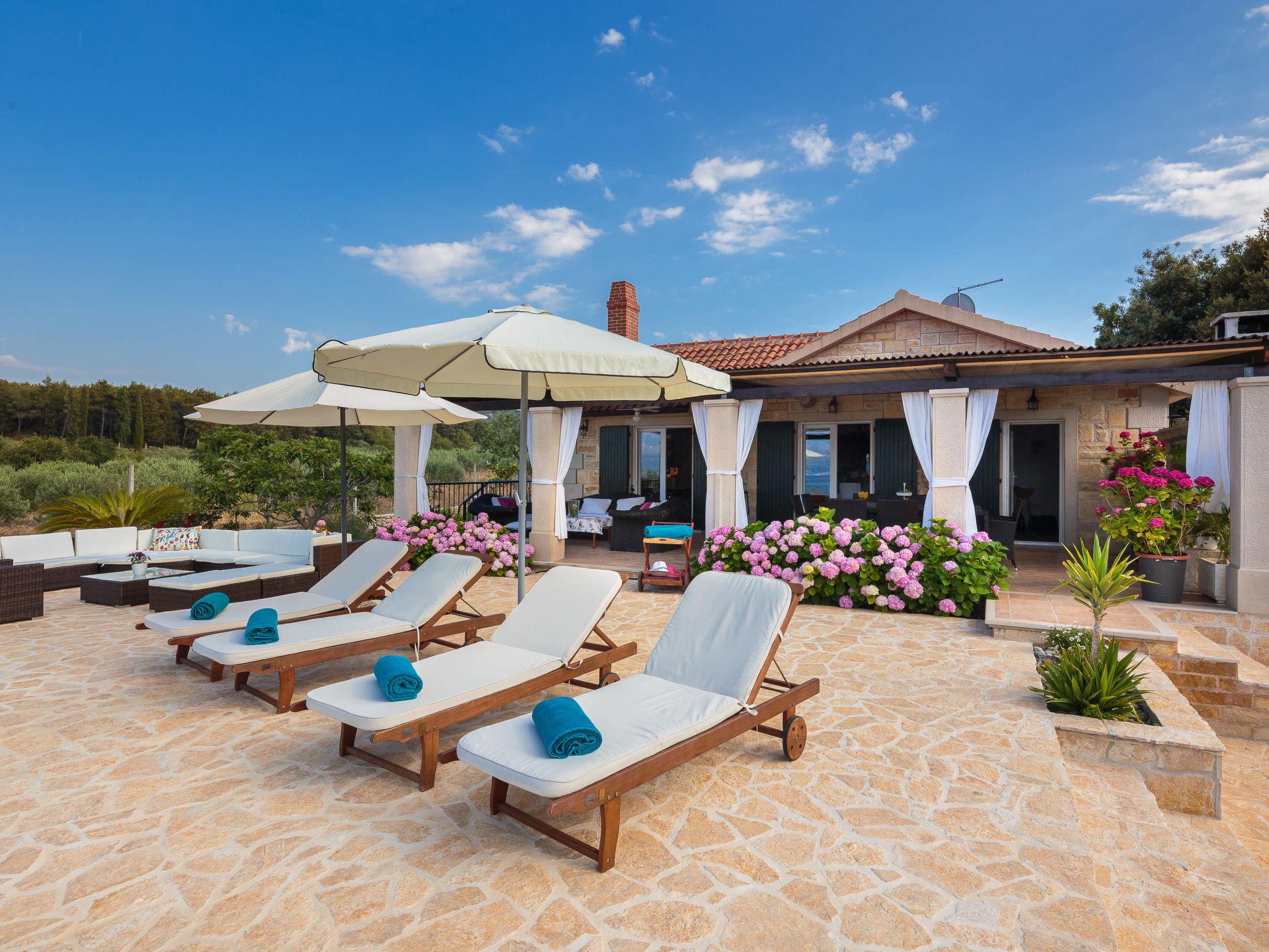 Photo 40 - Maison de 4 chambres à Supetar avec piscine privée et vues à la mer