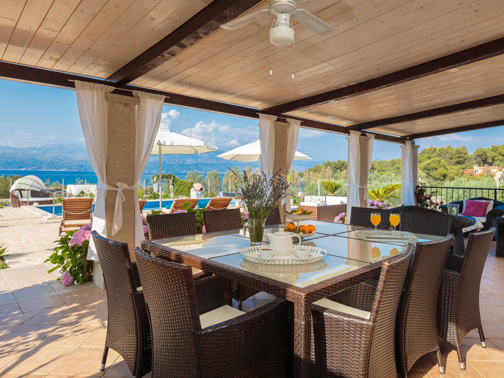 Photo 9 - Maison de 4 chambres à Supetar avec piscine privée et vues à la mer