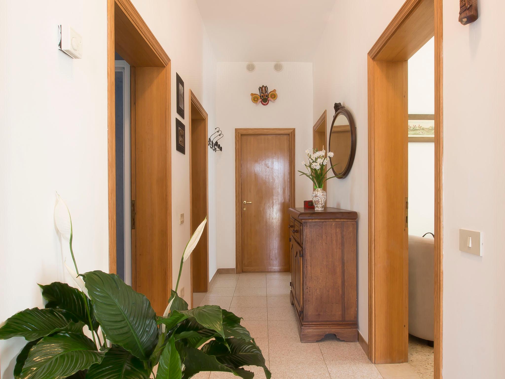 Photo 13 - 3 bedroom Apartment in San Vincenzo with garden and sea view