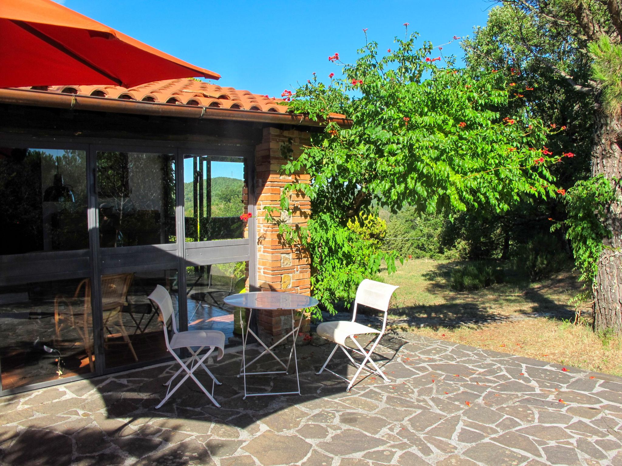 Photo 3 - Maison de 1 chambre à Montieri avec jardin et terrasse