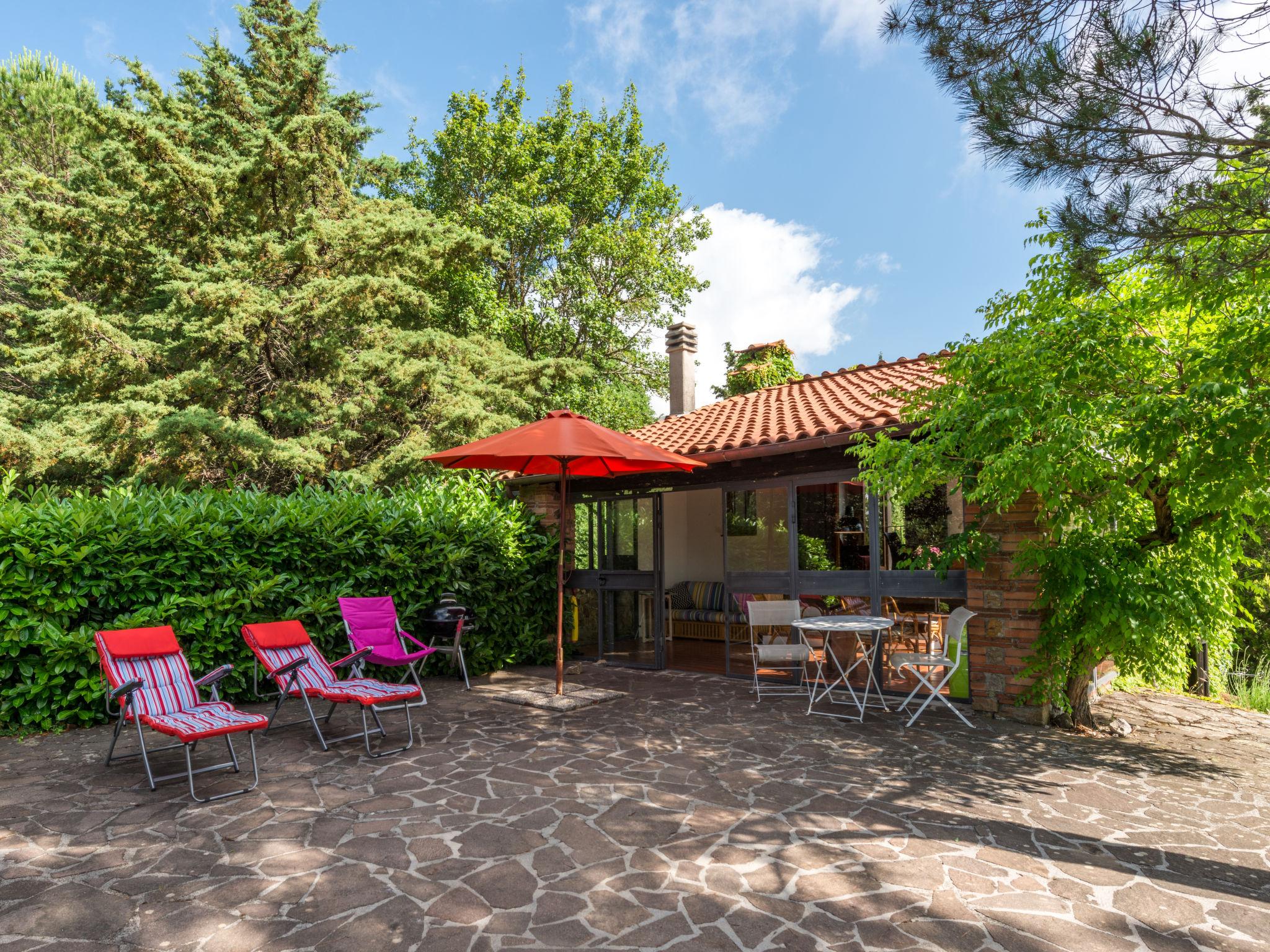 Photo 1 - Maison de 1 chambre à Montieri avec jardin et terrasse