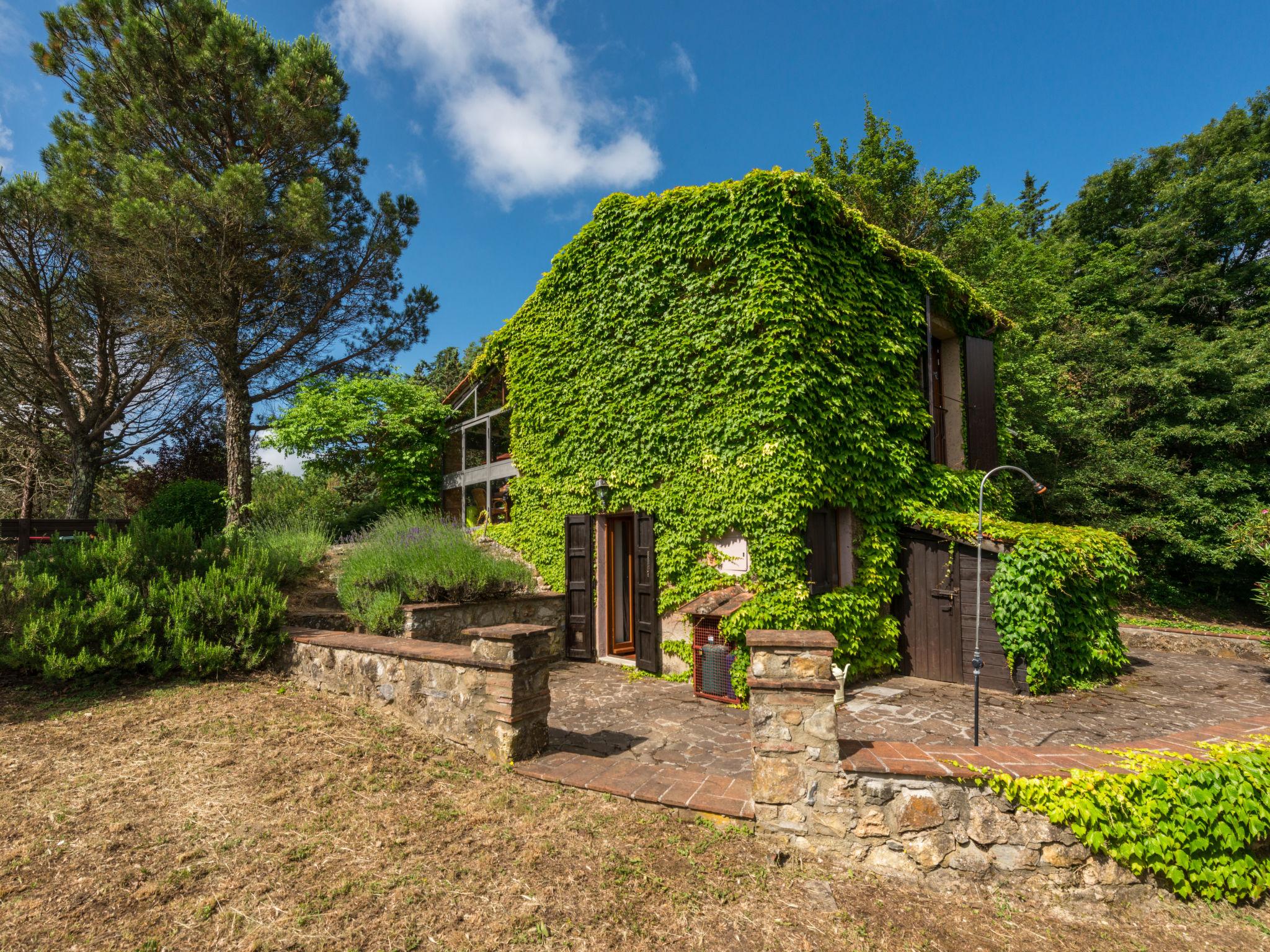 Foto 2 - Casa de 1 quarto em Montieri com jardim e terraço