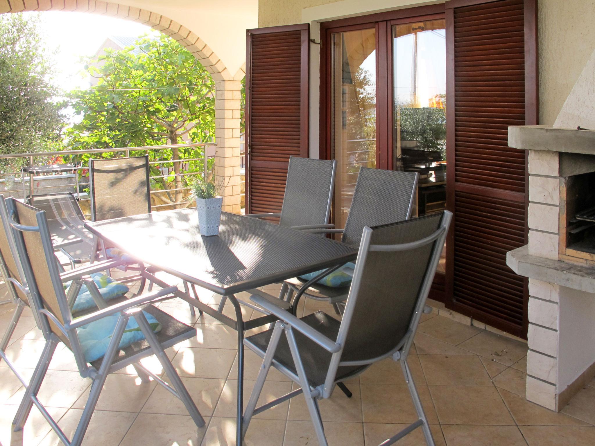 Photo 22 - Maison de 4 chambres à Jasenice avec terrasse