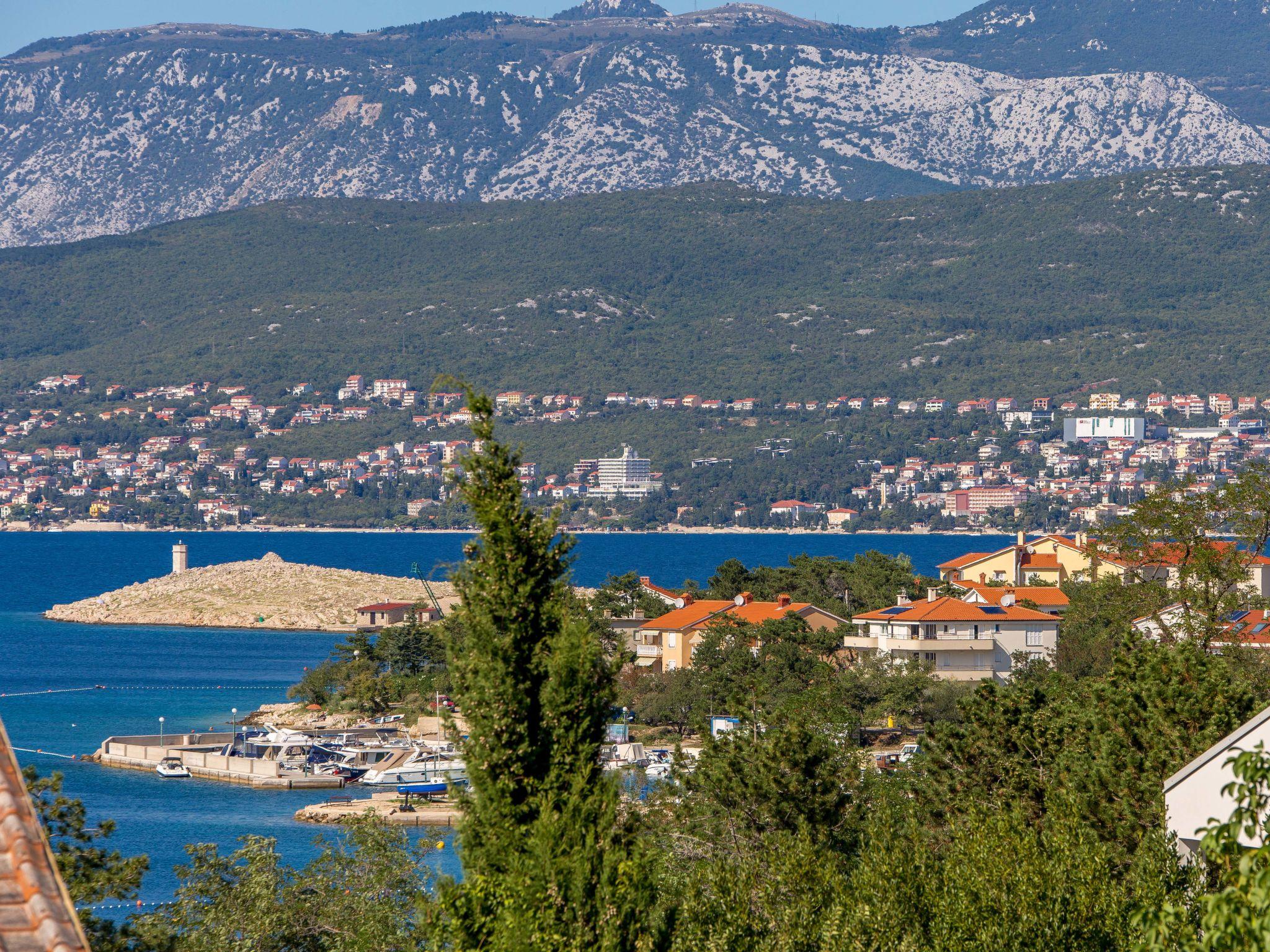 Foto 17 - Apartamento de 2 habitaciones en Dobrinj con piscina y vistas al mar
