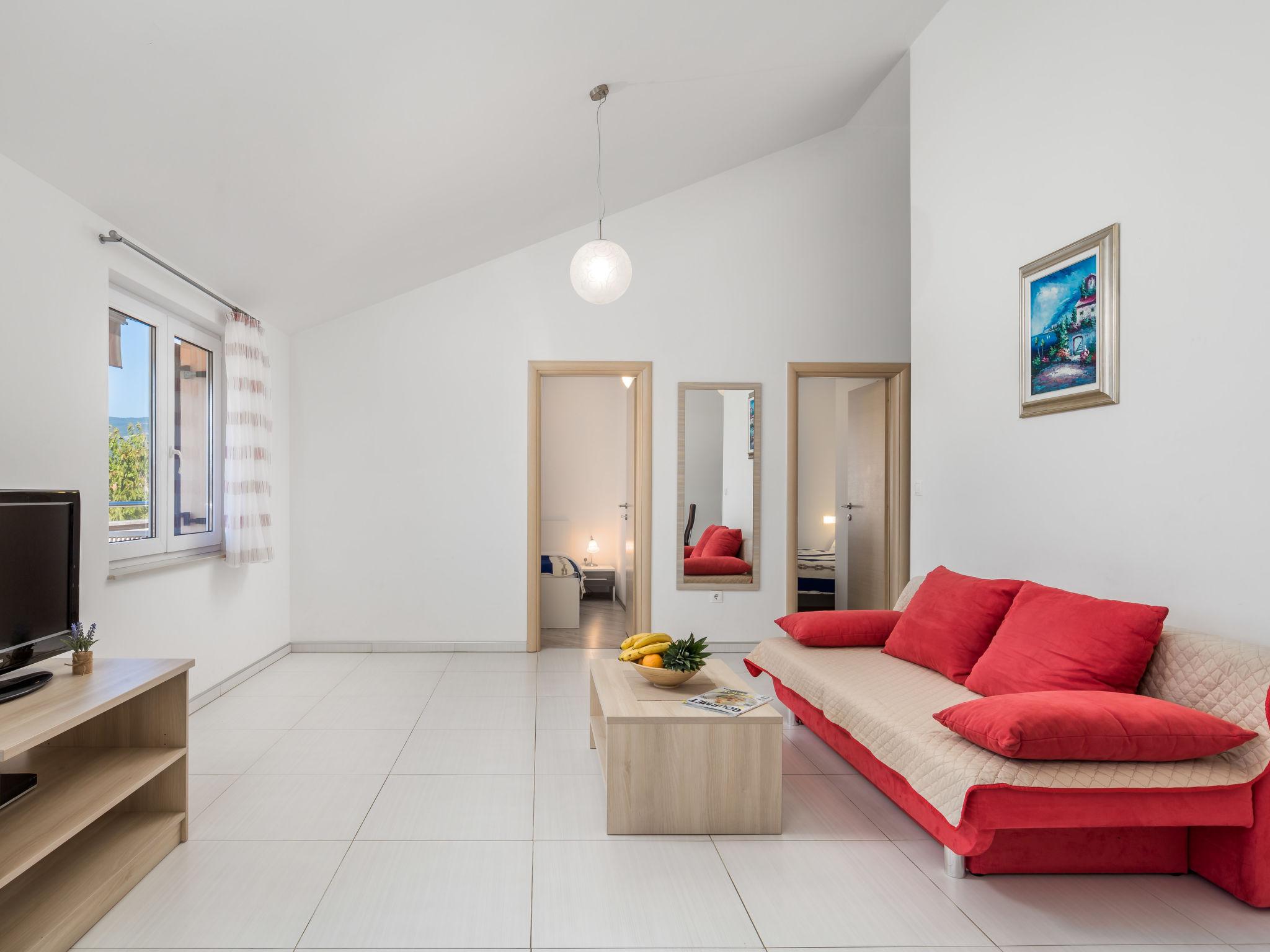 Foto 2 - Apartamento de 2 habitaciones en Dobrinj con piscina y vistas al mar