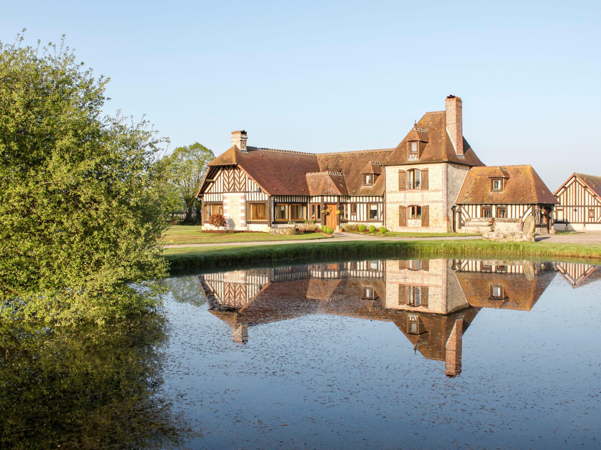 Foto 1 - Haus mit 1 Schlafzimmer in Notre-Dame-d'Estrées-Corbon mit schwimmbad und garten