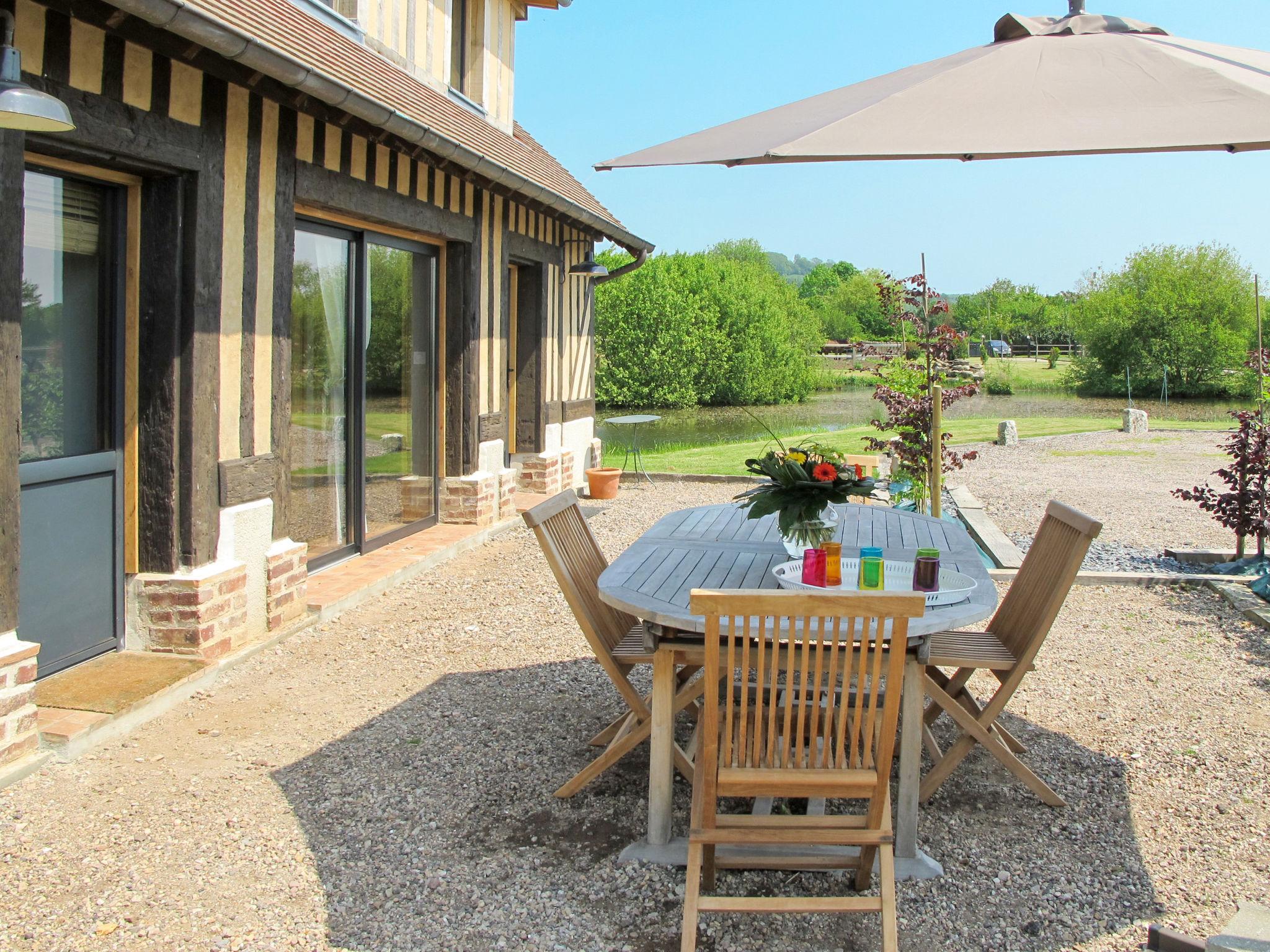 Foto 5 - Casa con 3 camere da letto a Notre-Dame-d'Estrées-Corbon con piscina e giardino