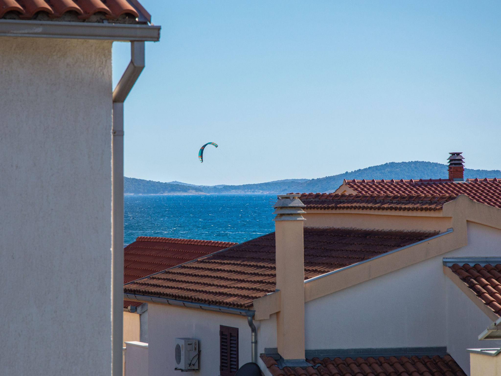 Foto 3 - Apartamento de 2 habitaciones en Sibenik con terraza y vistas al mar