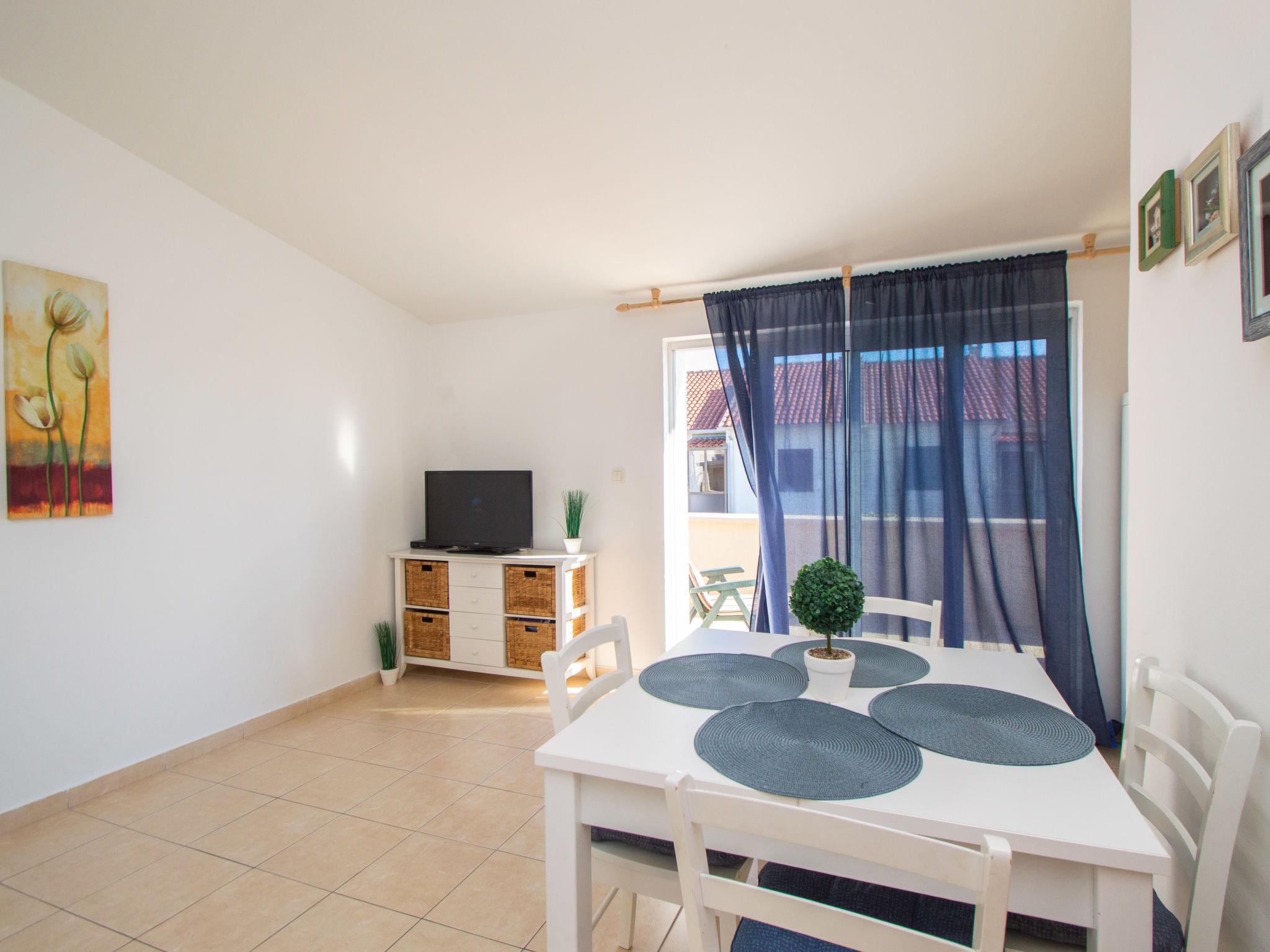 Foto 4 - Apartamento de 2 habitaciones en Sibenik con terraza y vistas al mar