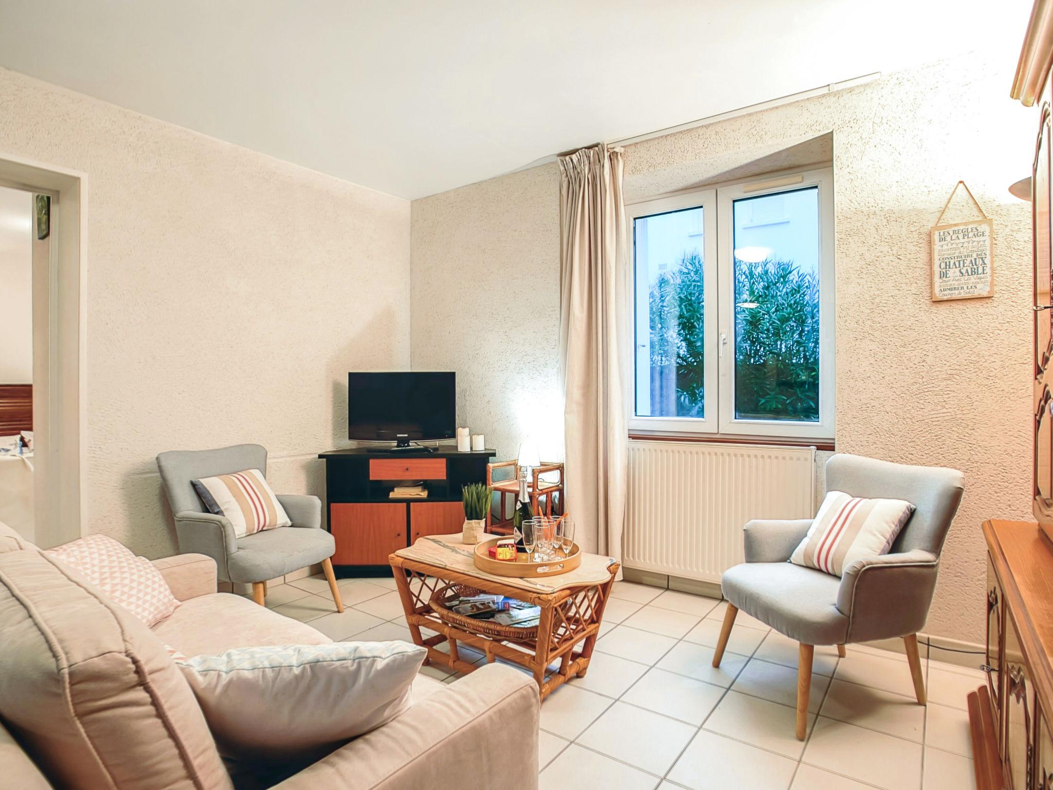 Foto 1 - Appartamento con 3 camere da letto a Carnac con giardino e vista mare