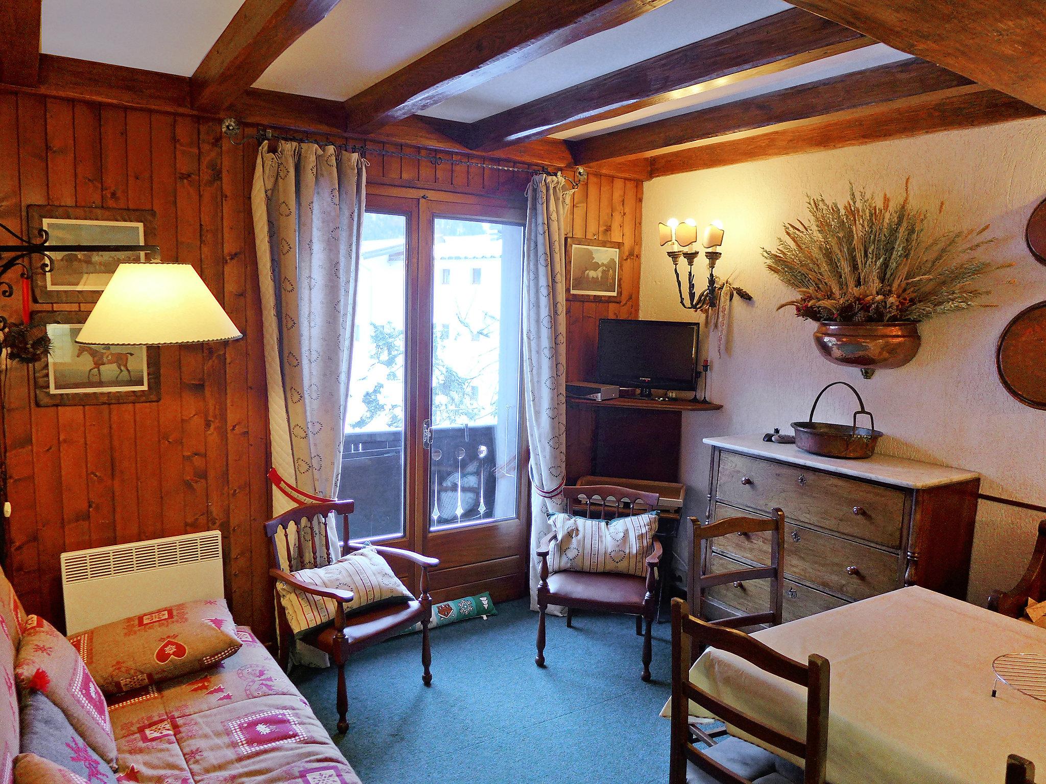 Foto 6 - Appartamento con 2 camere da letto a Chamonix-Mont-Blanc con vista sulle montagne