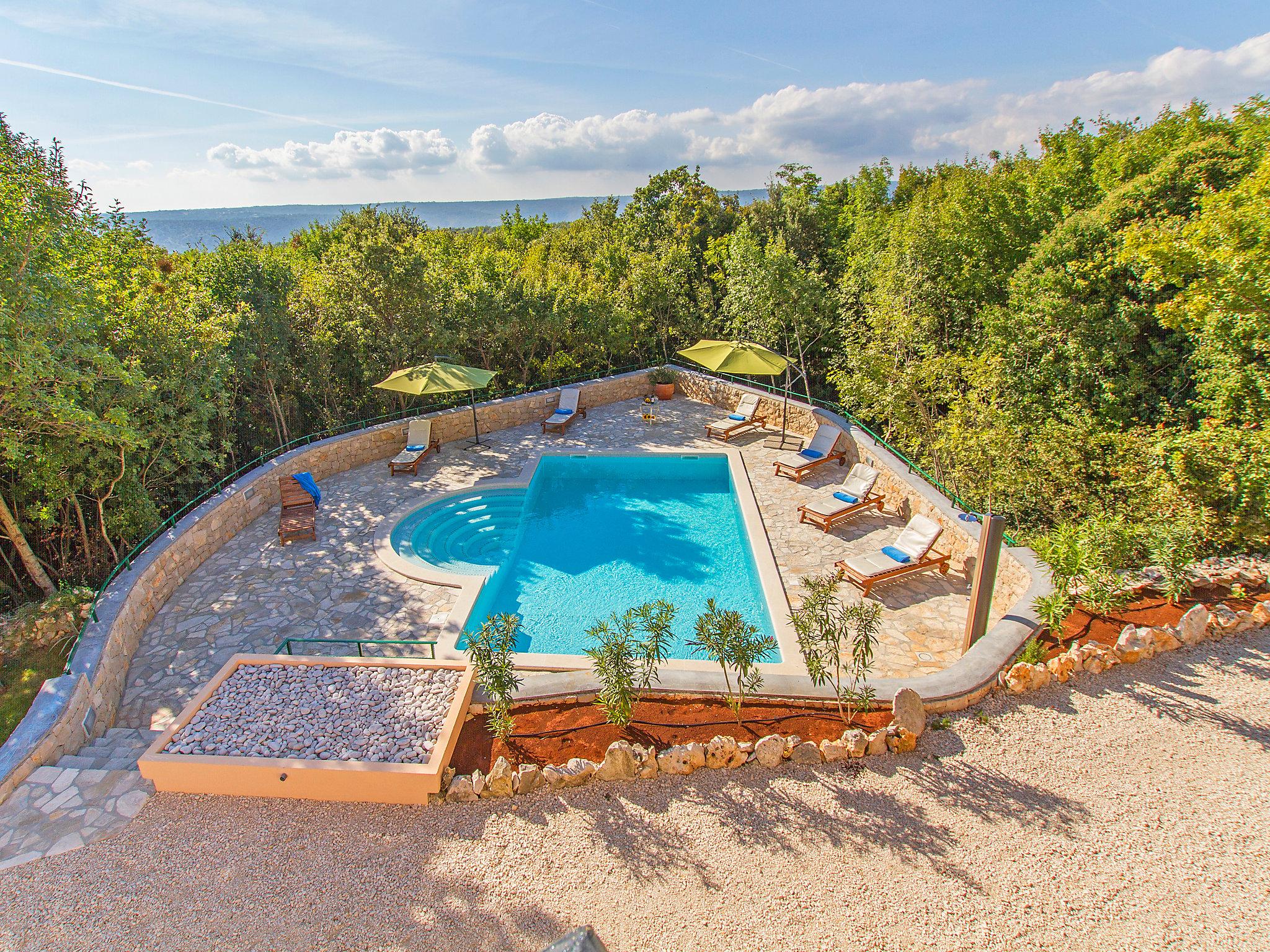 Foto 19 - Haus mit 5 Schlafzimmern in Raša mit schwimmbad und blick aufs meer