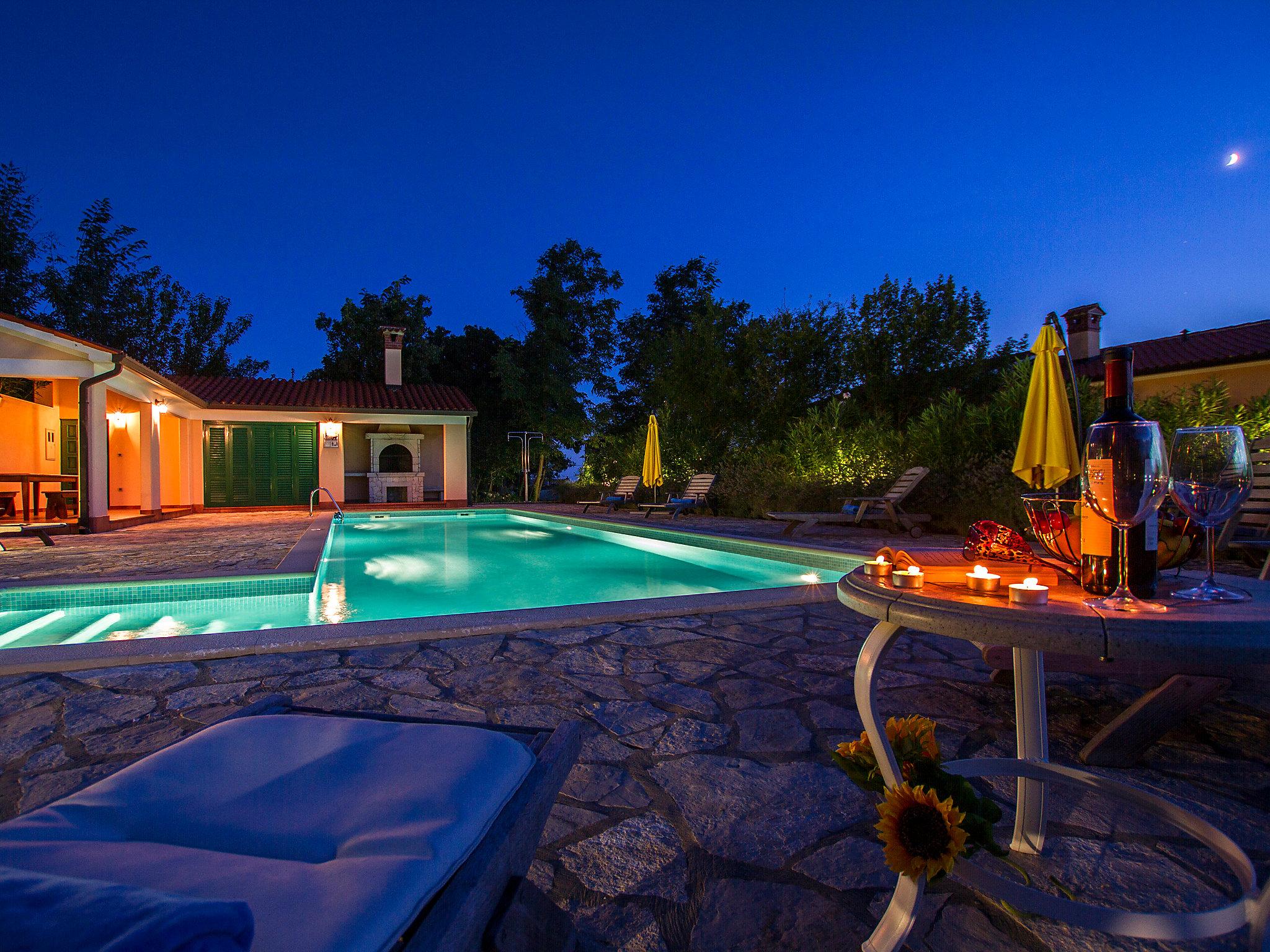Foto 26 - Casa con 5 camere da letto a Raša con piscina e vista mare