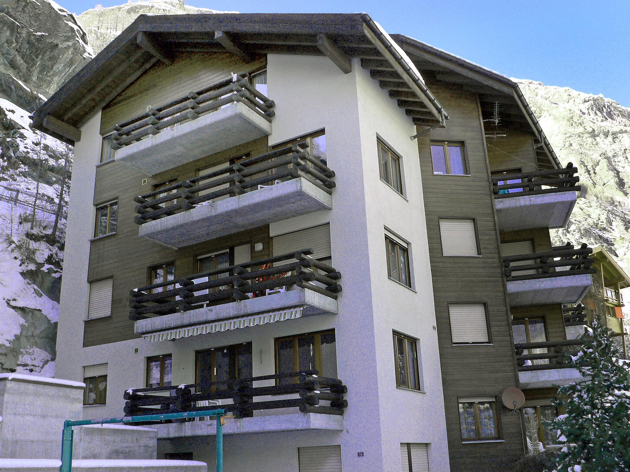 Foto 19 - Apartamento de 3 habitaciones en Zermatt con terraza y vistas a la montaña