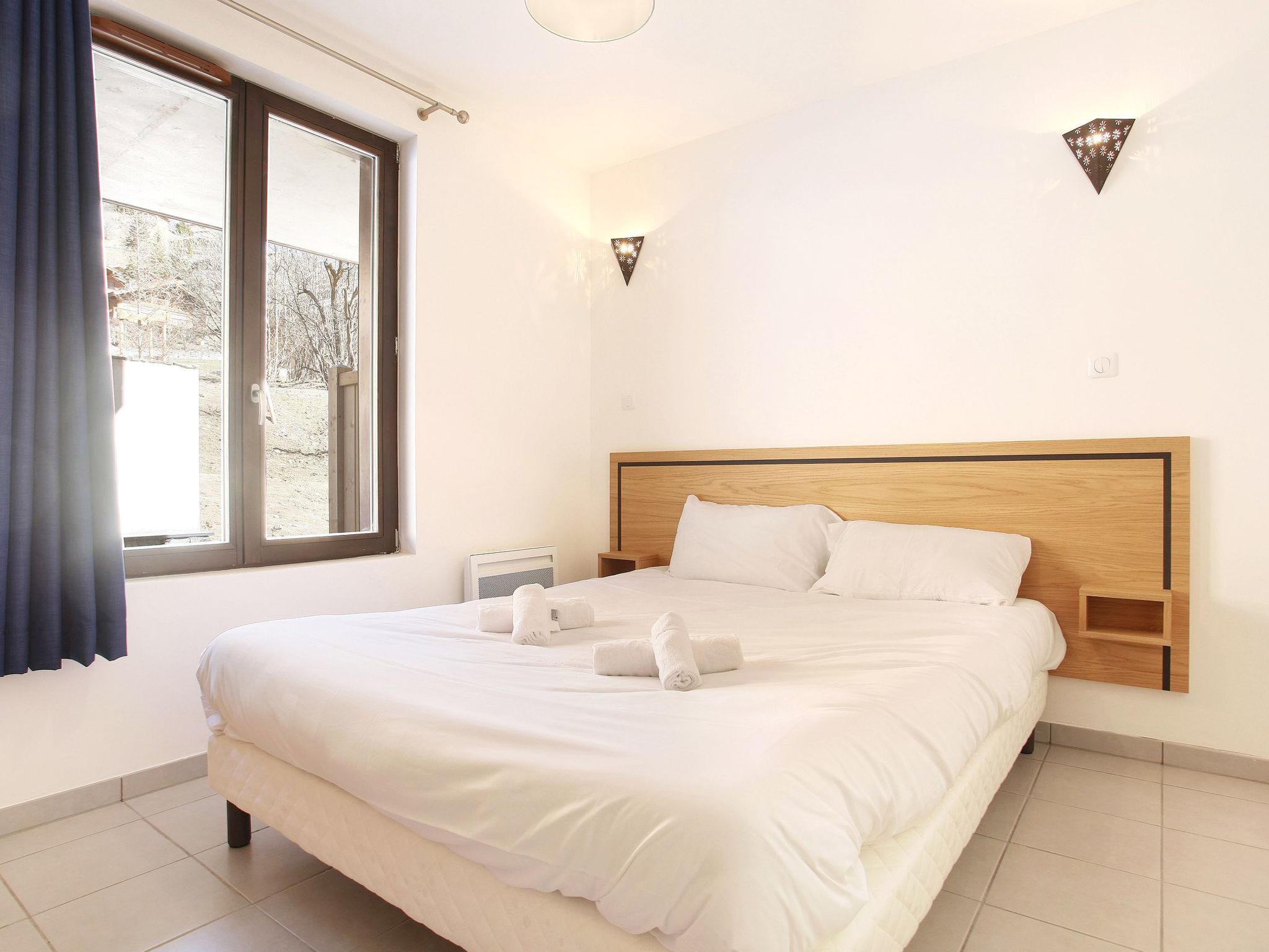 Foto 5 - Appartamento con 2 camere da letto a La Clusaz con piscina e vista sulle montagne