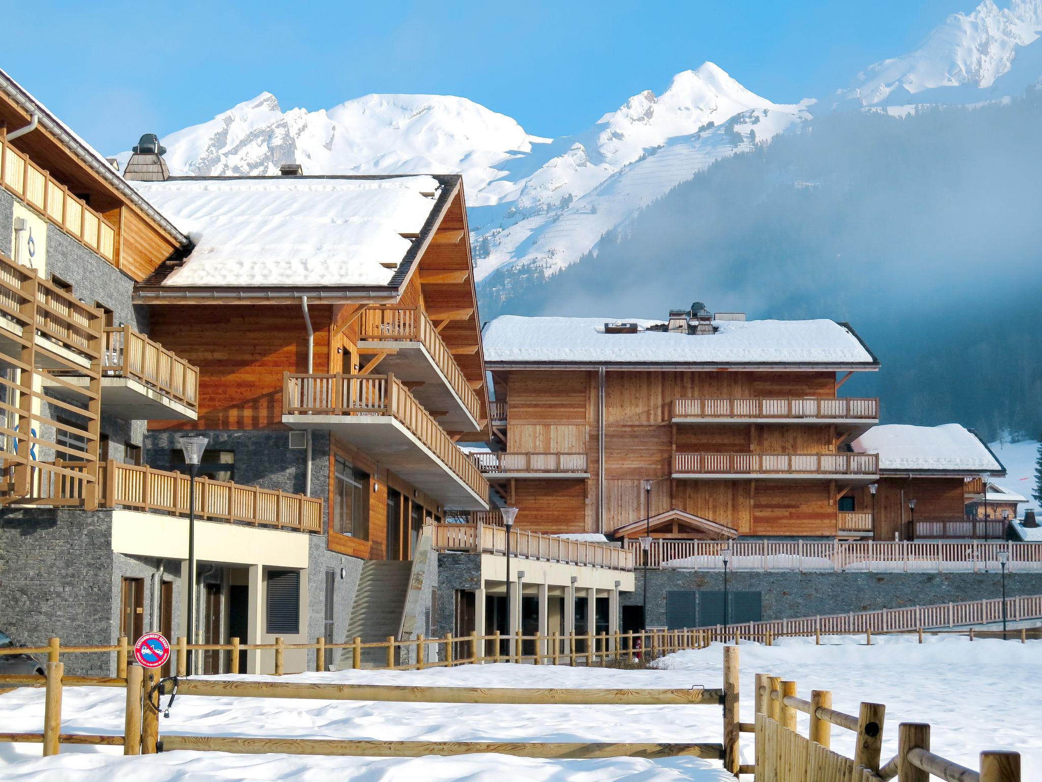 Foto 43 - Apartment mit 1 Schlafzimmer in La Clusaz mit schwimmbad und blick auf die berge