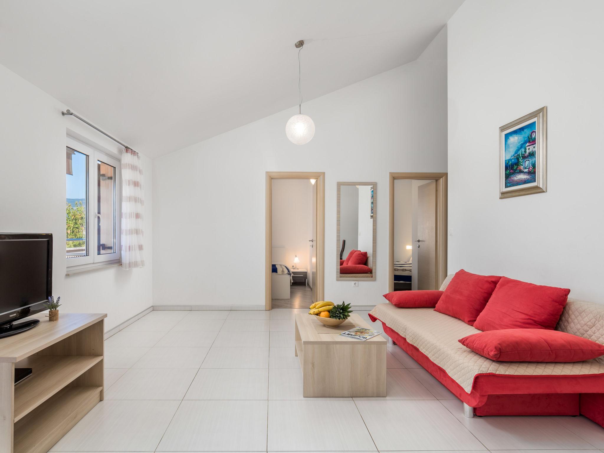 Foto 2 - Appartamento con 2 camere da letto a Dobrinj con piscina e vista mare