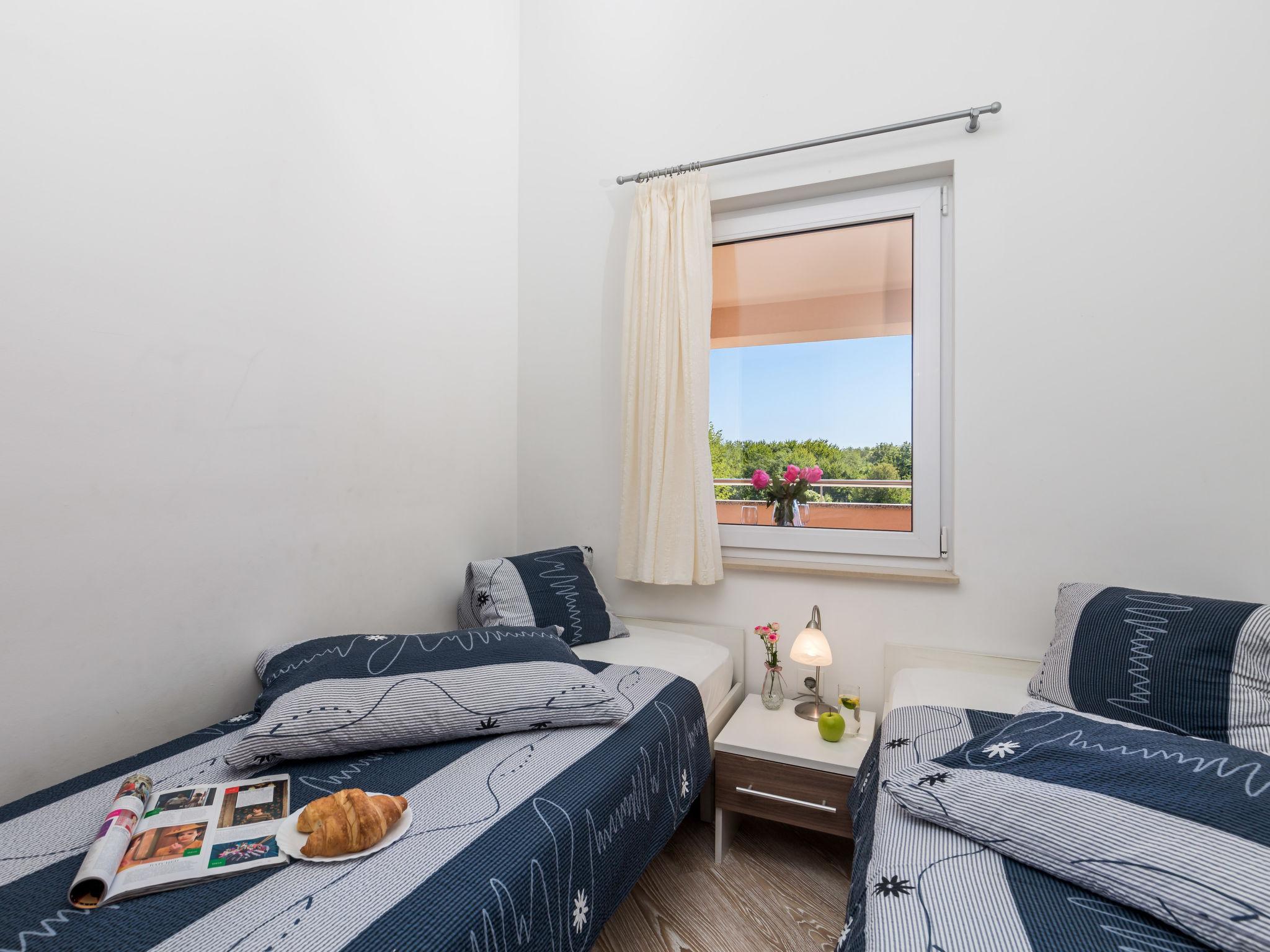 Foto 16 - Apartamento de 2 habitaciones en Dobrinj con piscina y vistas al mar