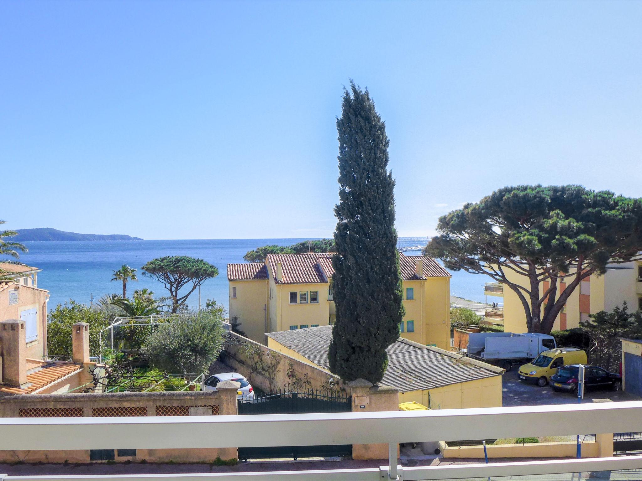 Foto 18 - Apartment mit 1 Schlafzimmer in Cavalaire-sur-Mer mit terrasse und blick aufs meer