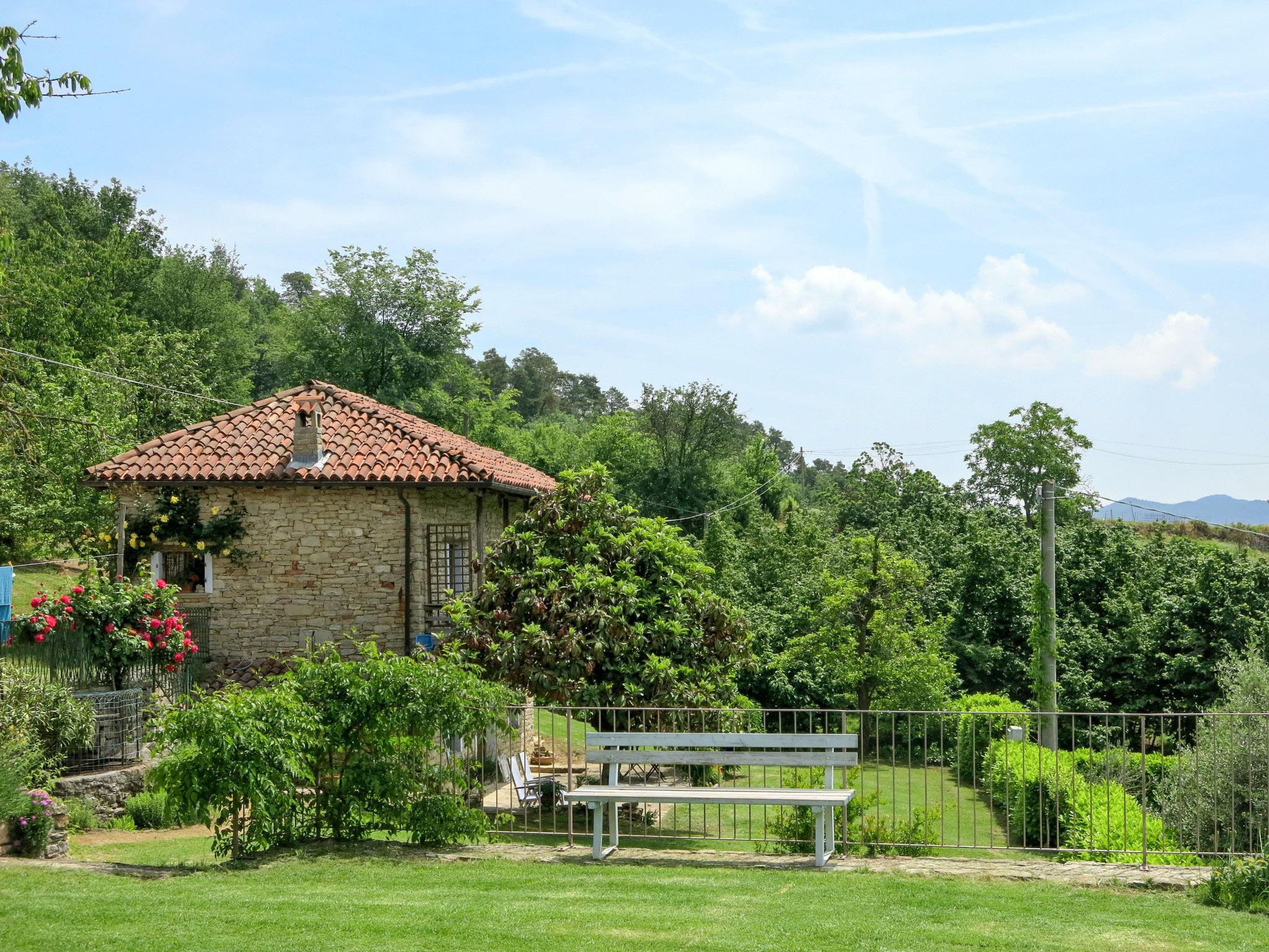 Foto 6 - Haus mit 1 Schlafzimmer in Cortemilia mit schwimmbad und garten