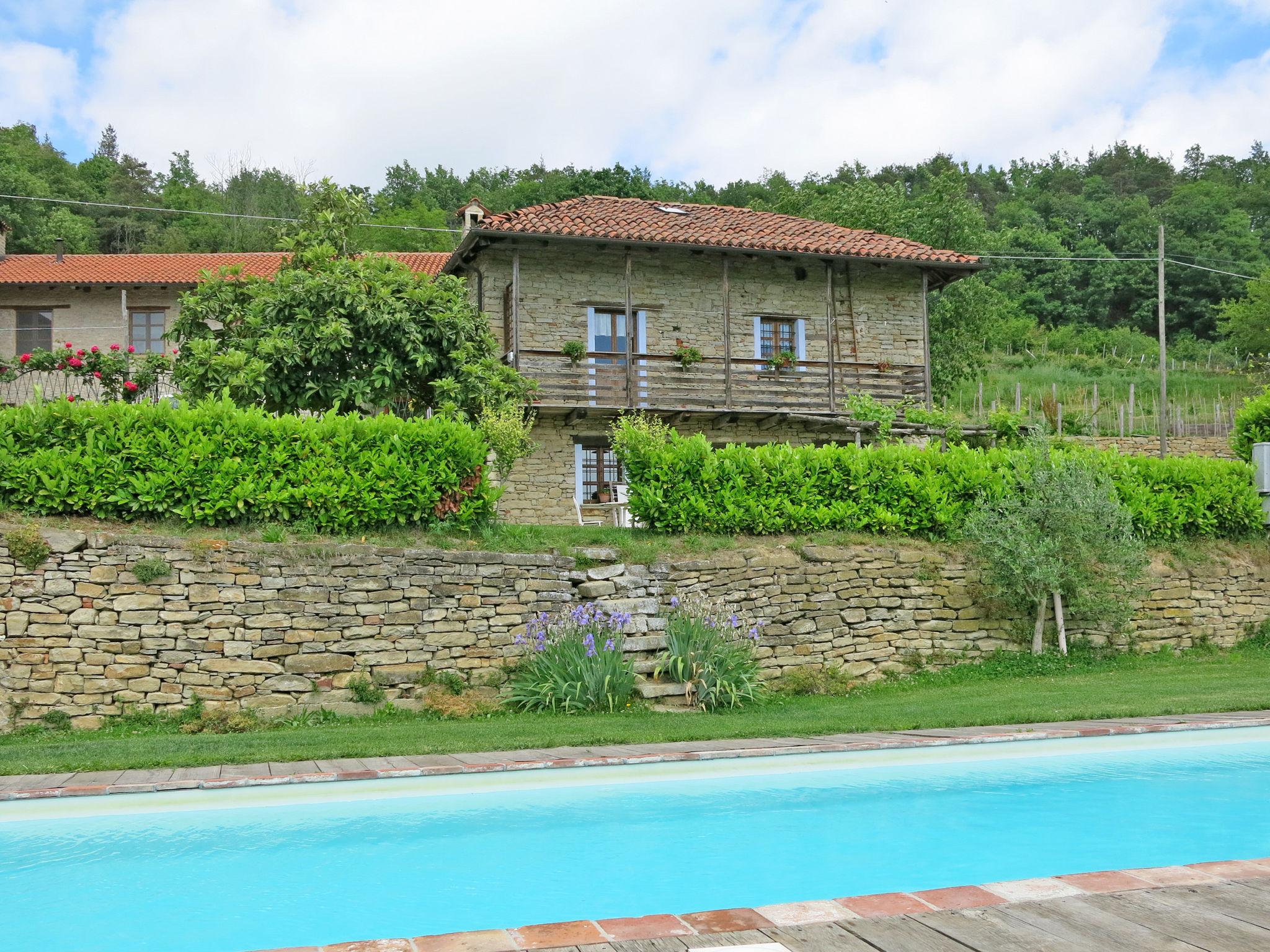 Photo 1 - Maison de 1 chambre à Cortemilia avec piscine et jardin