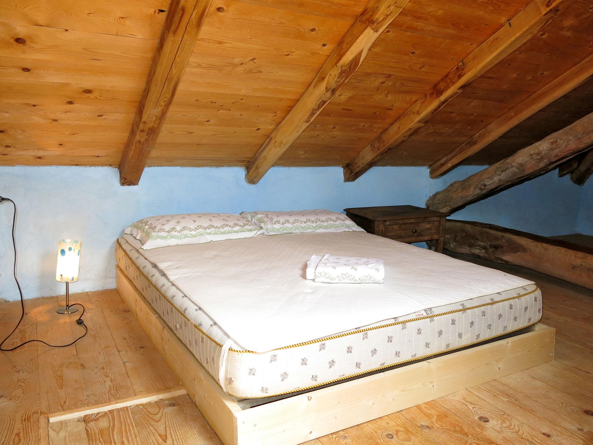 Foto 10 - Haus mit 1 Schlafzimmer in Cortemilia mit schwimmbad und garten