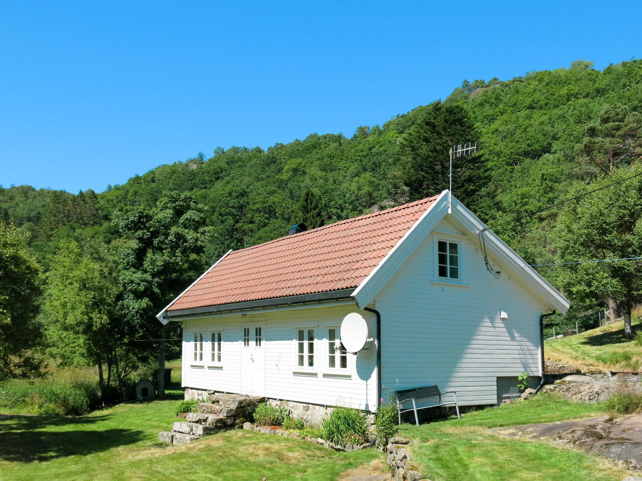 Foto 1 - Casa de 2 habitaciones en Farsund con jardín