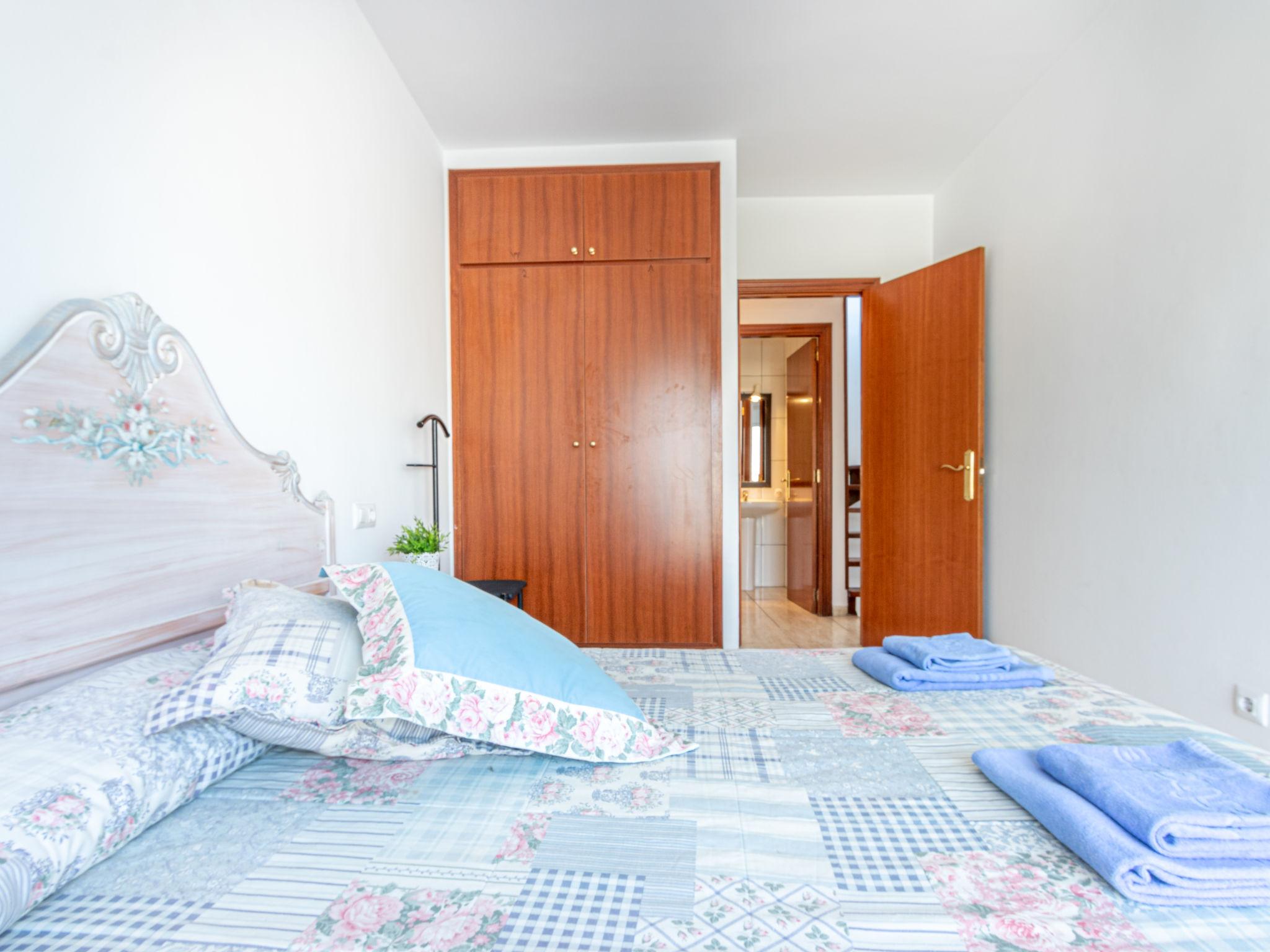 Foto 3 - Apartment mit 2 Schlafzimmern in Castelló d'Empúries mit terrasse und blick aufs meer