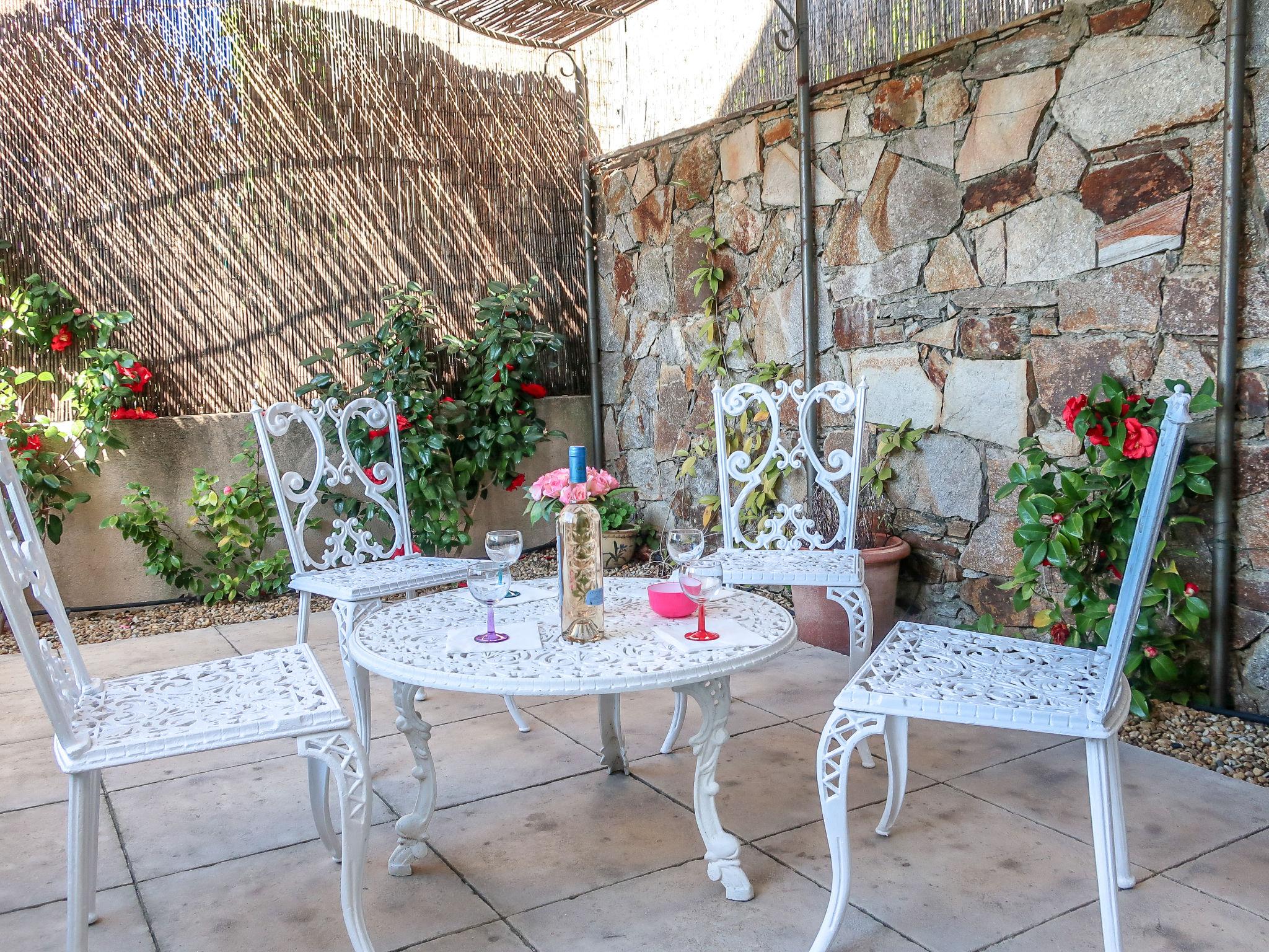 Photo 14 - Maison de 2 chambres à Grimaud avec terrasse et vues à la mer