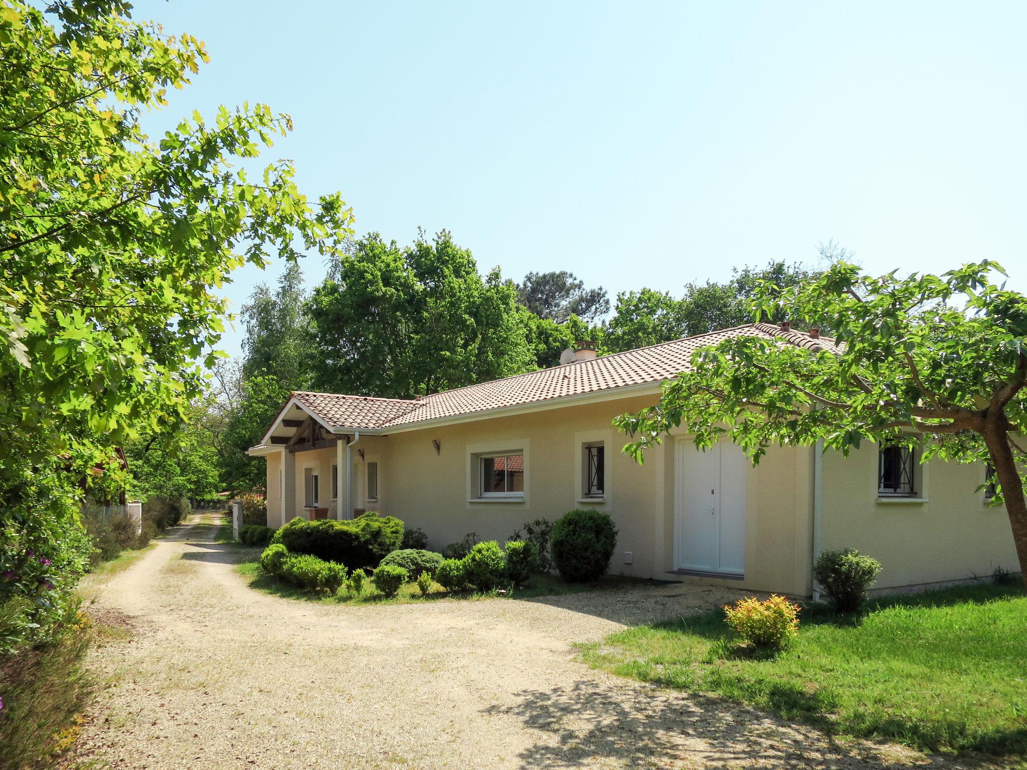 Photo 14 - Maison de 3 chambres à Grayan-et-l'Hôpital avec piscine privée et jardin